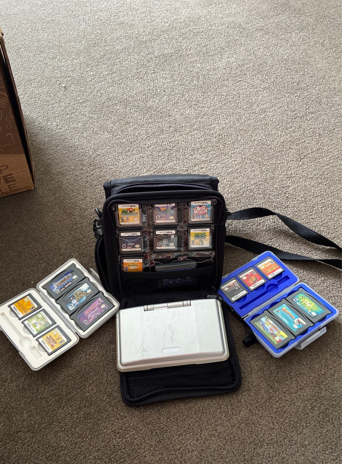 Nintendo DS in Silver + 20 games