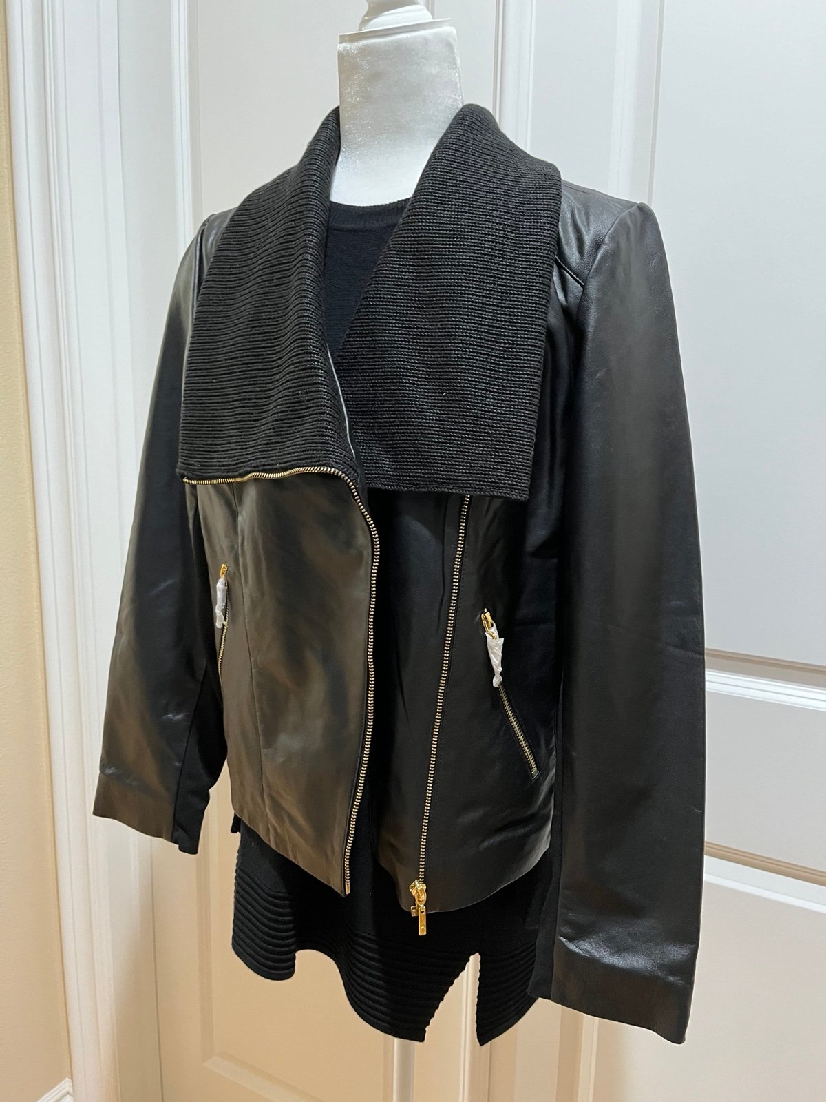 IMAN Women’s Black Leather Jacket. Knitted Collar. Size M