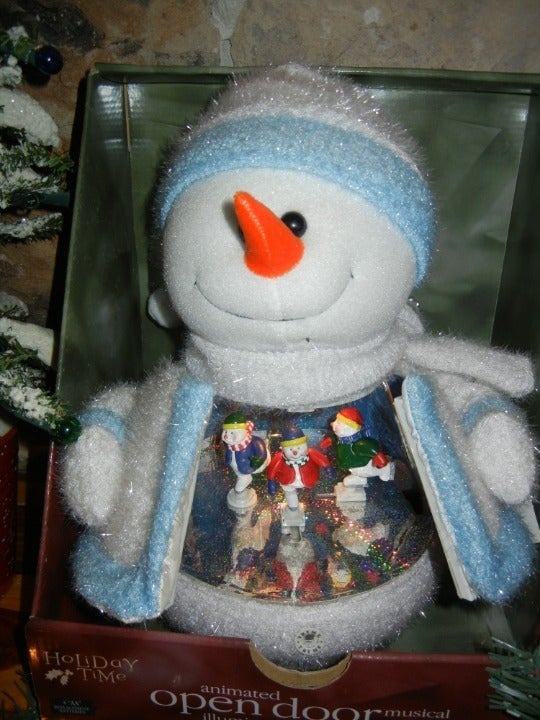 ANIMATED SNOWMAN with OPENING DOORS and LIGHED MUSICAL SCENE