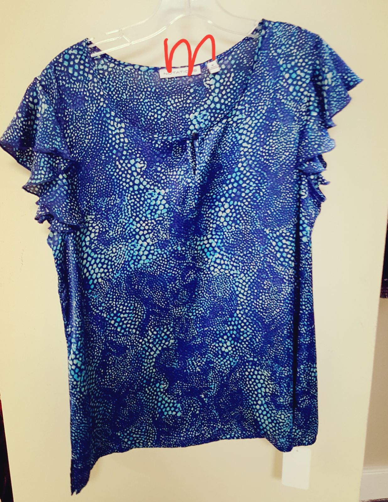 tops and blouses