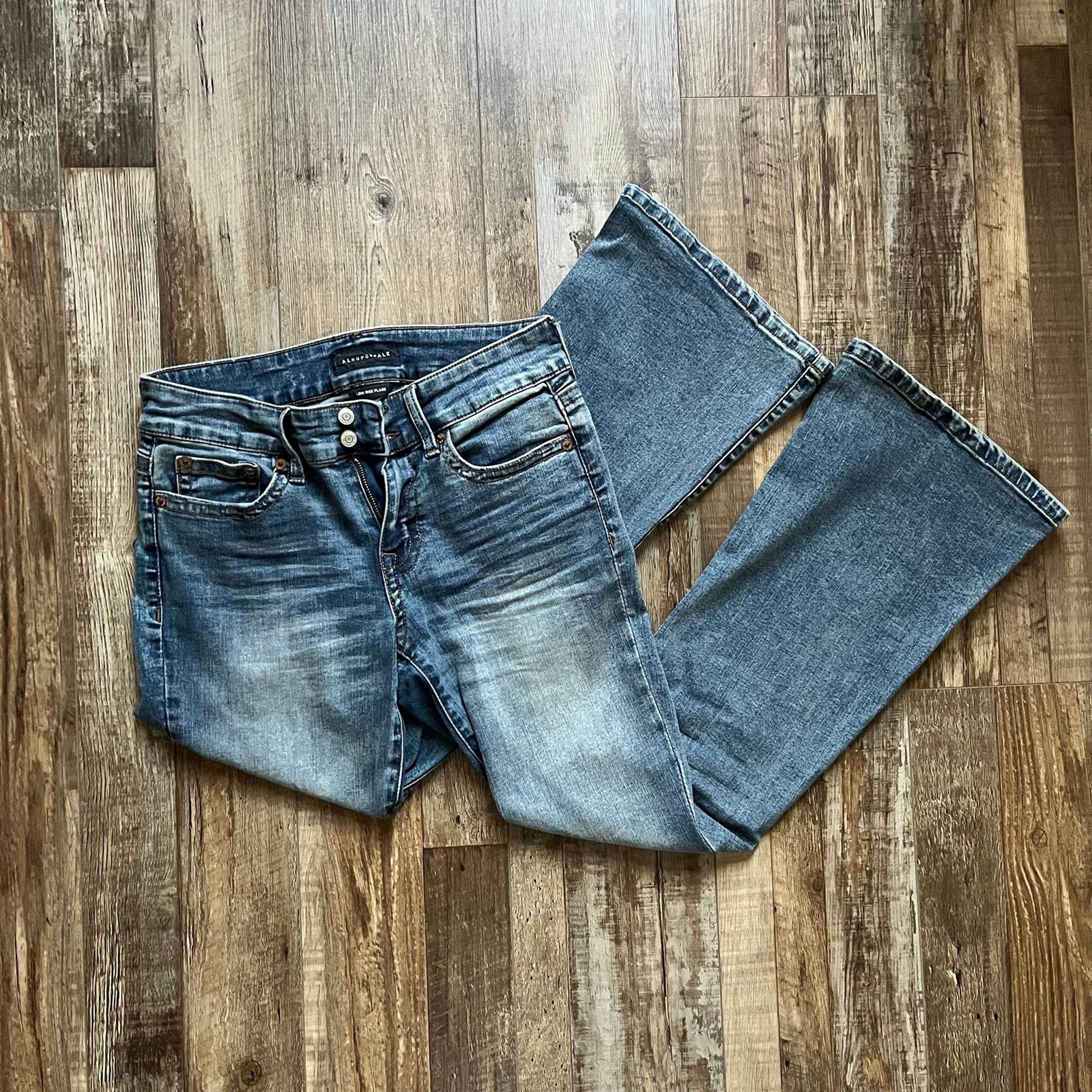 Aeropostale Low Rise Flare Jean Size 8 Short