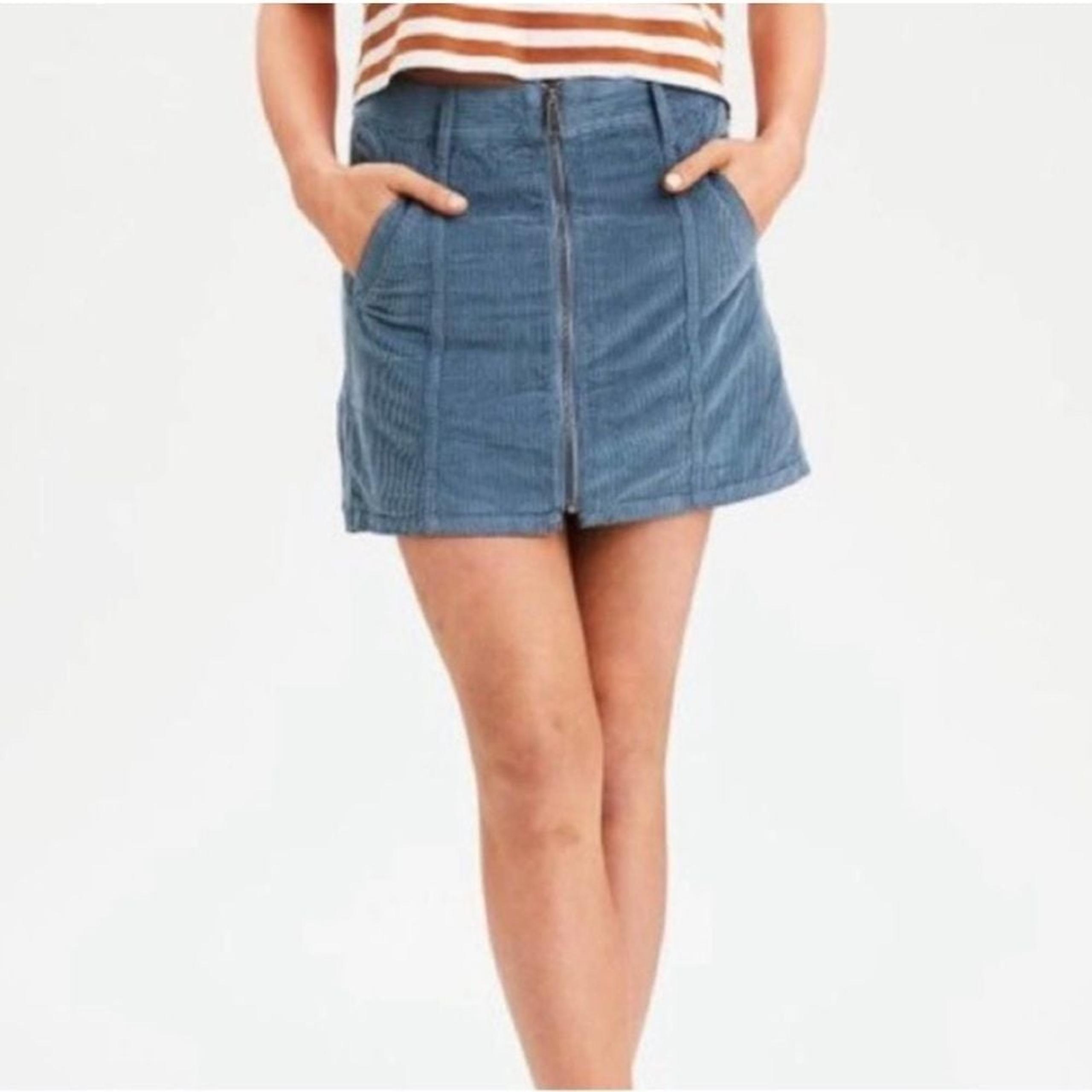 American Eagle Hi-Rise A-Line Corduroy Zip Front Mini Skirt Women's Size 6 Reg