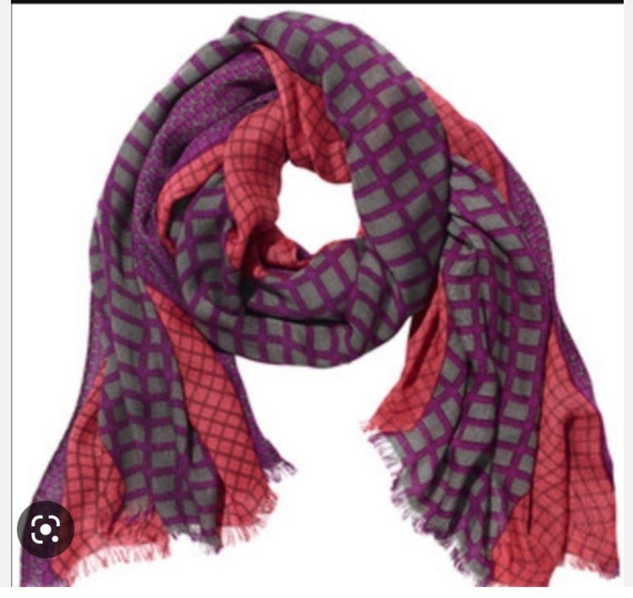 NEW CAbi Bisou Scarf