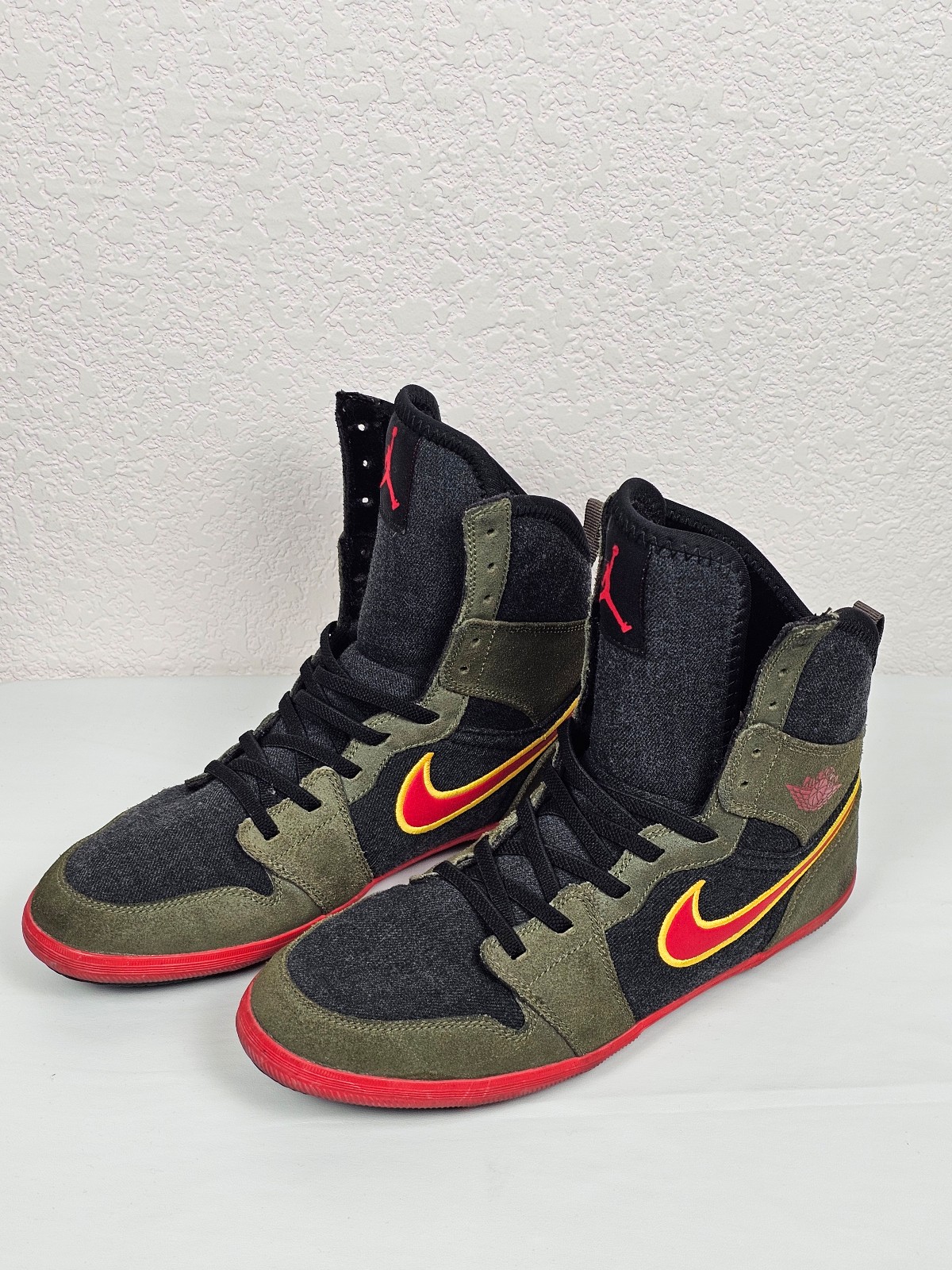 Air Jordan 1 Skinny High GS: Black/Fusion Red/ Cargo Khaki Size 5.5 Youth (US)