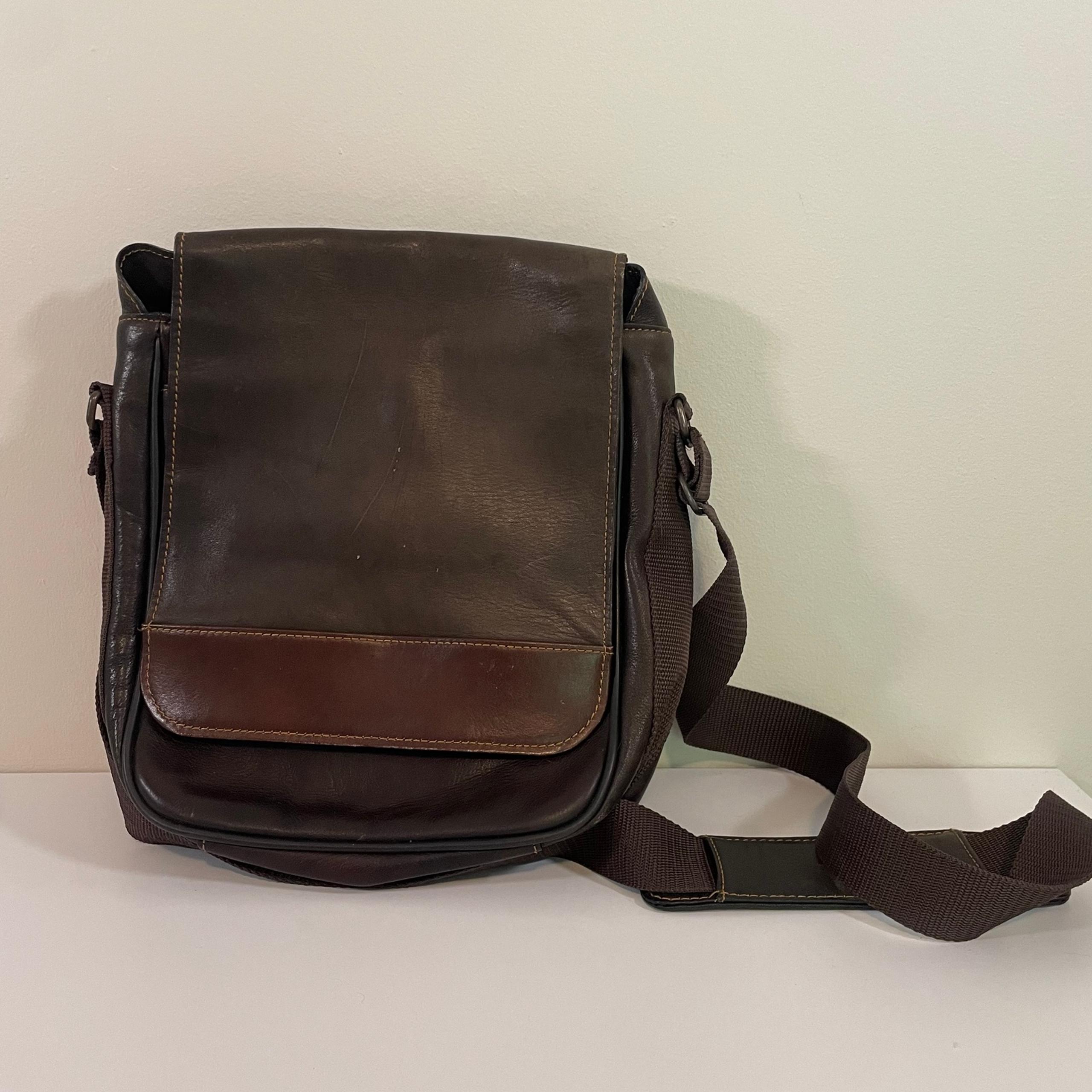 Vintage Wilsons Leather Crossbody Satchel Bag in Brown: