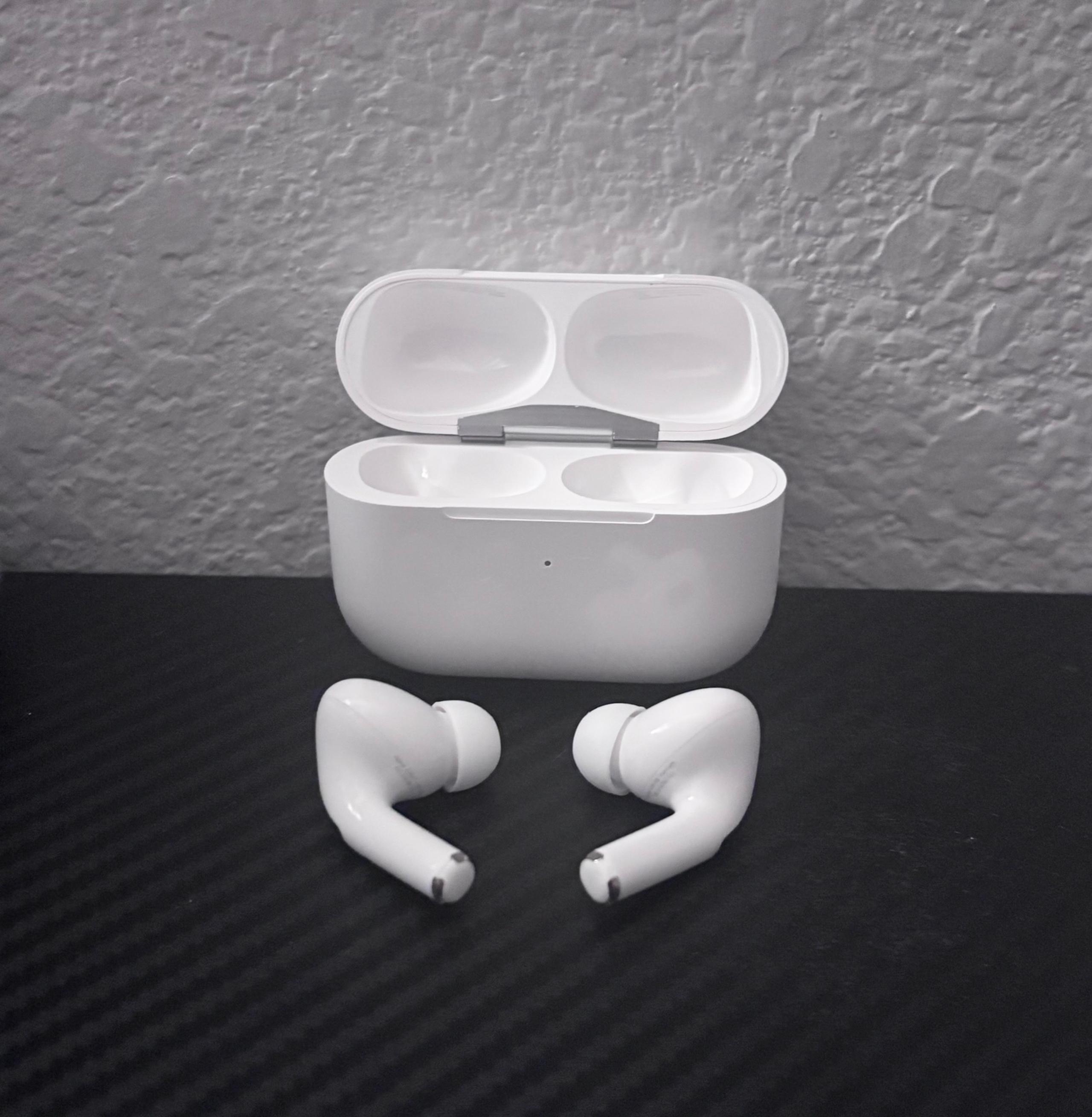 Apple AirPods Pro ( 2nd Generation ) – Perfect Condition, CHARGER INCLUDED
