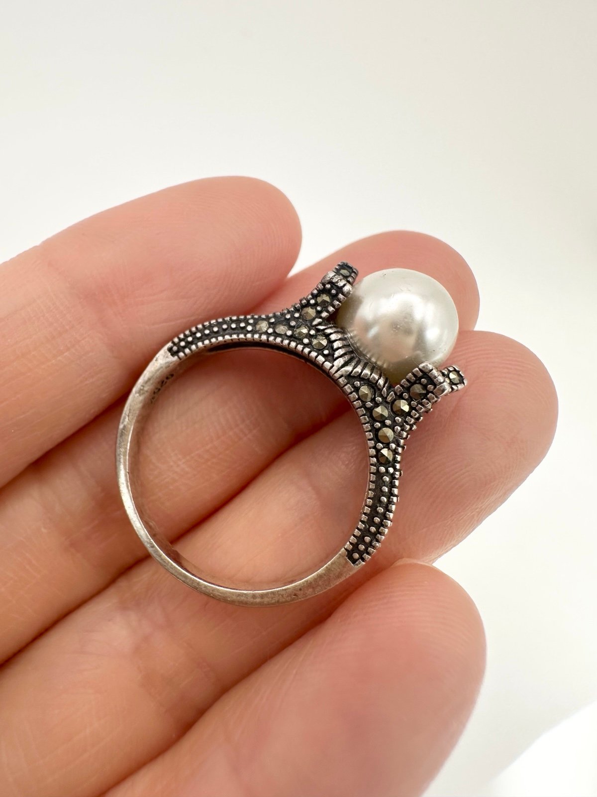 Vintage 925 sterling silver marcasite pearl Ring Size 8.25