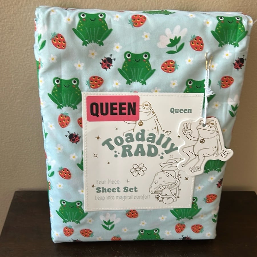 Toadally Rad Queen Sheet Set Toads Frogs Strawberries New Ladybug