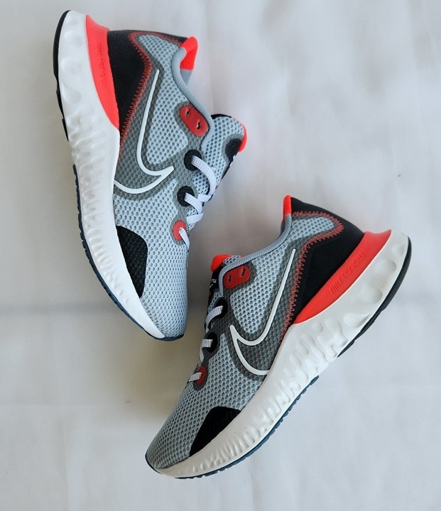 7.5 WOMEN'S NIKE RENEW RUN GRAY / ORANGE CW7437-001 RUNNING SNEAKERS