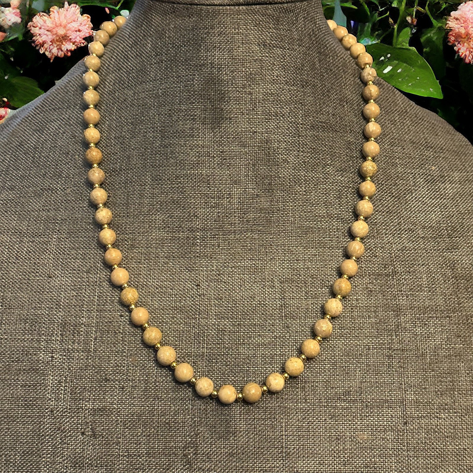 Vintage beige Jasper bead necklace