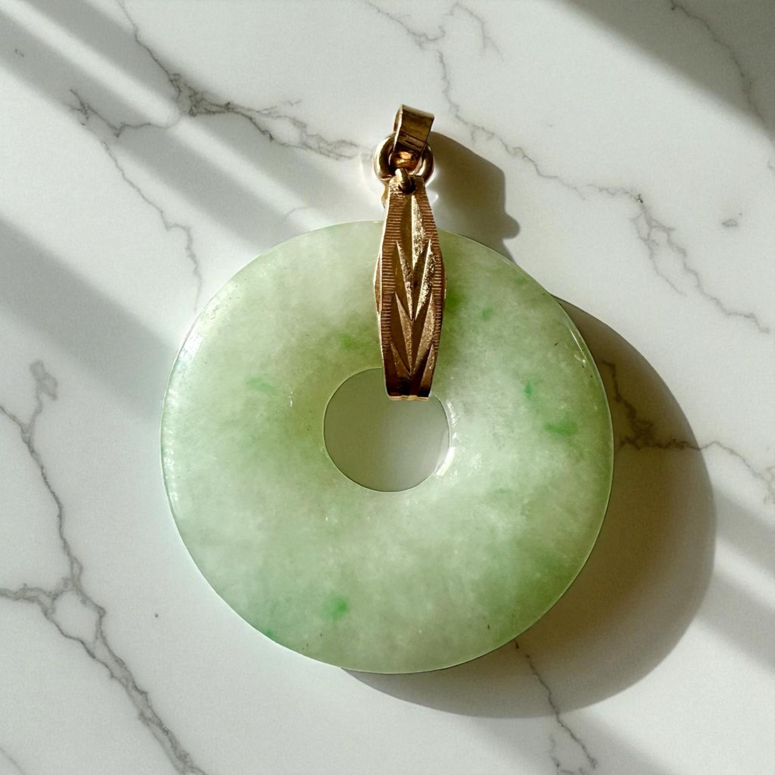 18K  VINTAGE SOLID YELLOW GOLD GENUINE JADE PENDANT
