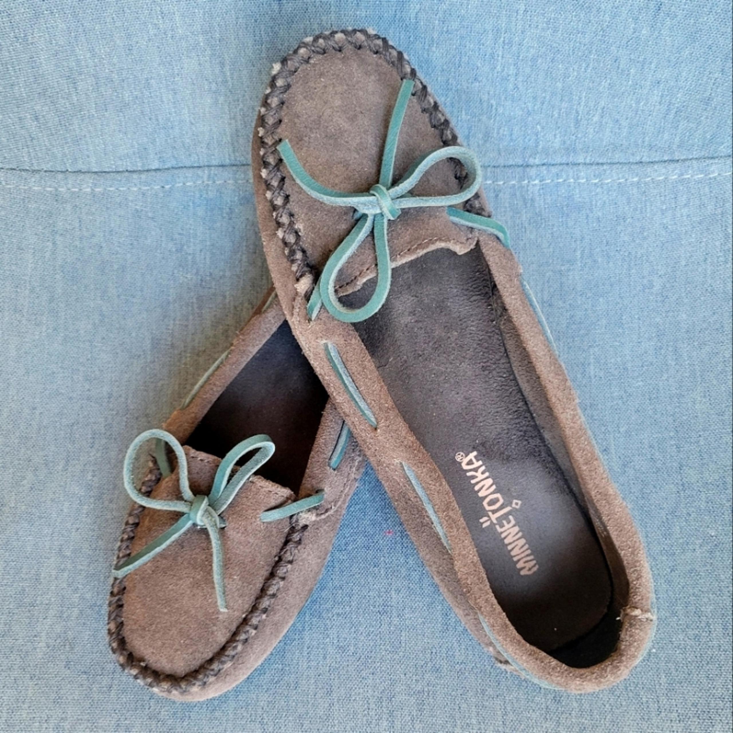 Minnetonka Slip-On Moccasins Size 6 Dark Gray Turquoise