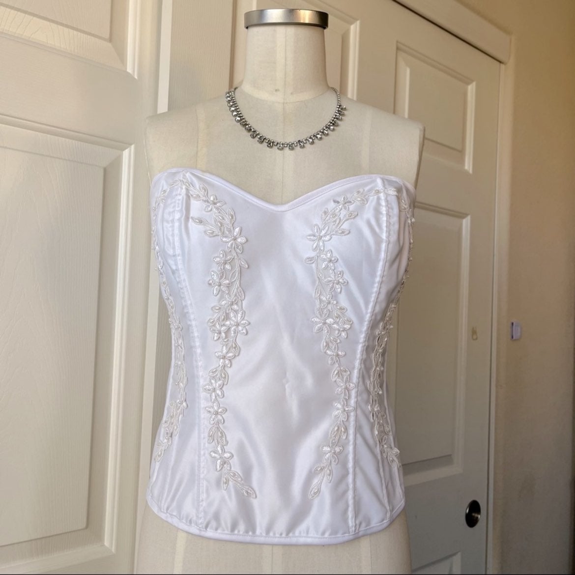 Sexy strapless white embellished corset : wedding lingerie