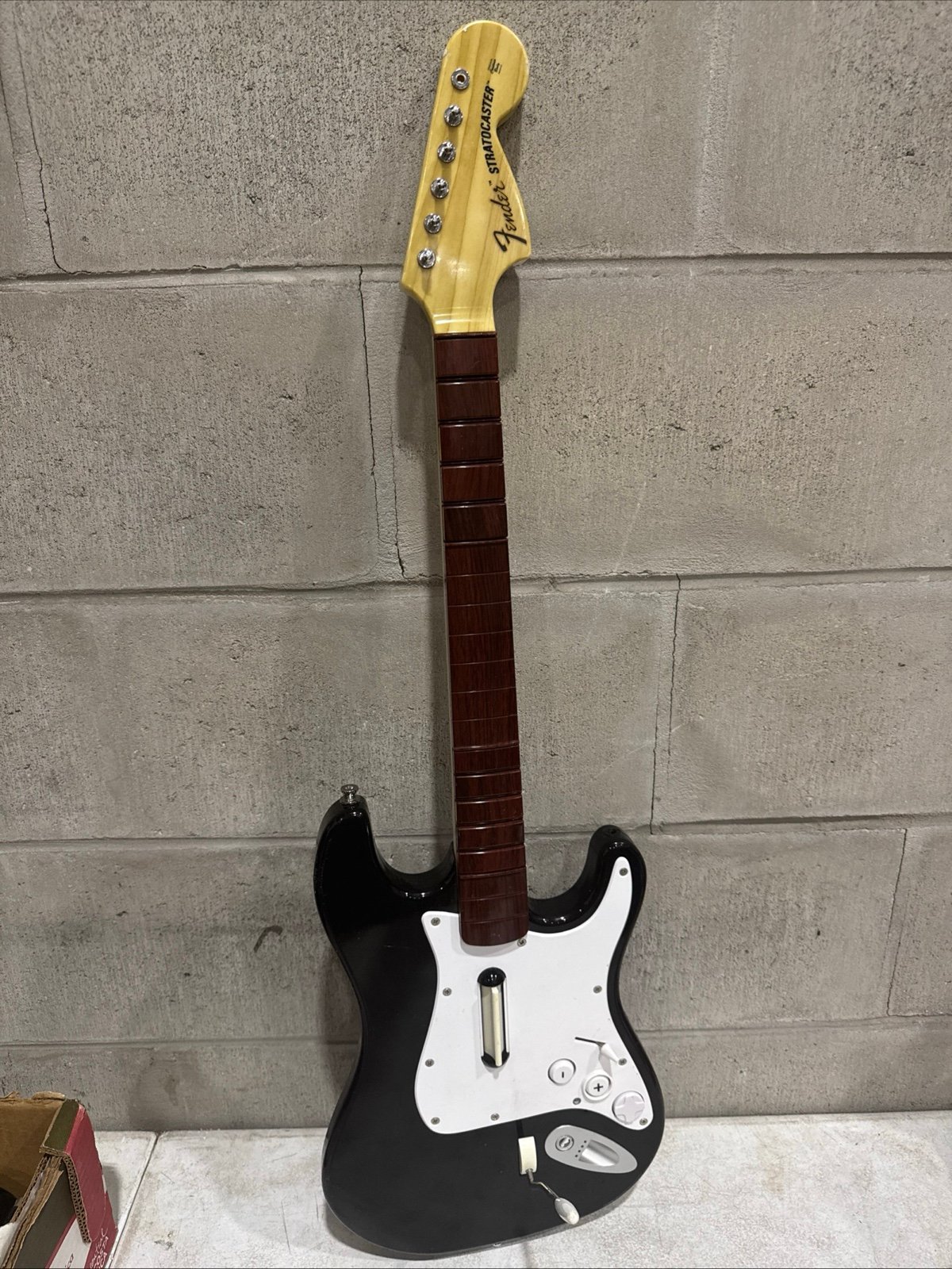 Wii Rock Band Harmonix Fender Stratocaster Guitar Model NWGTS2 Tested No Dongle