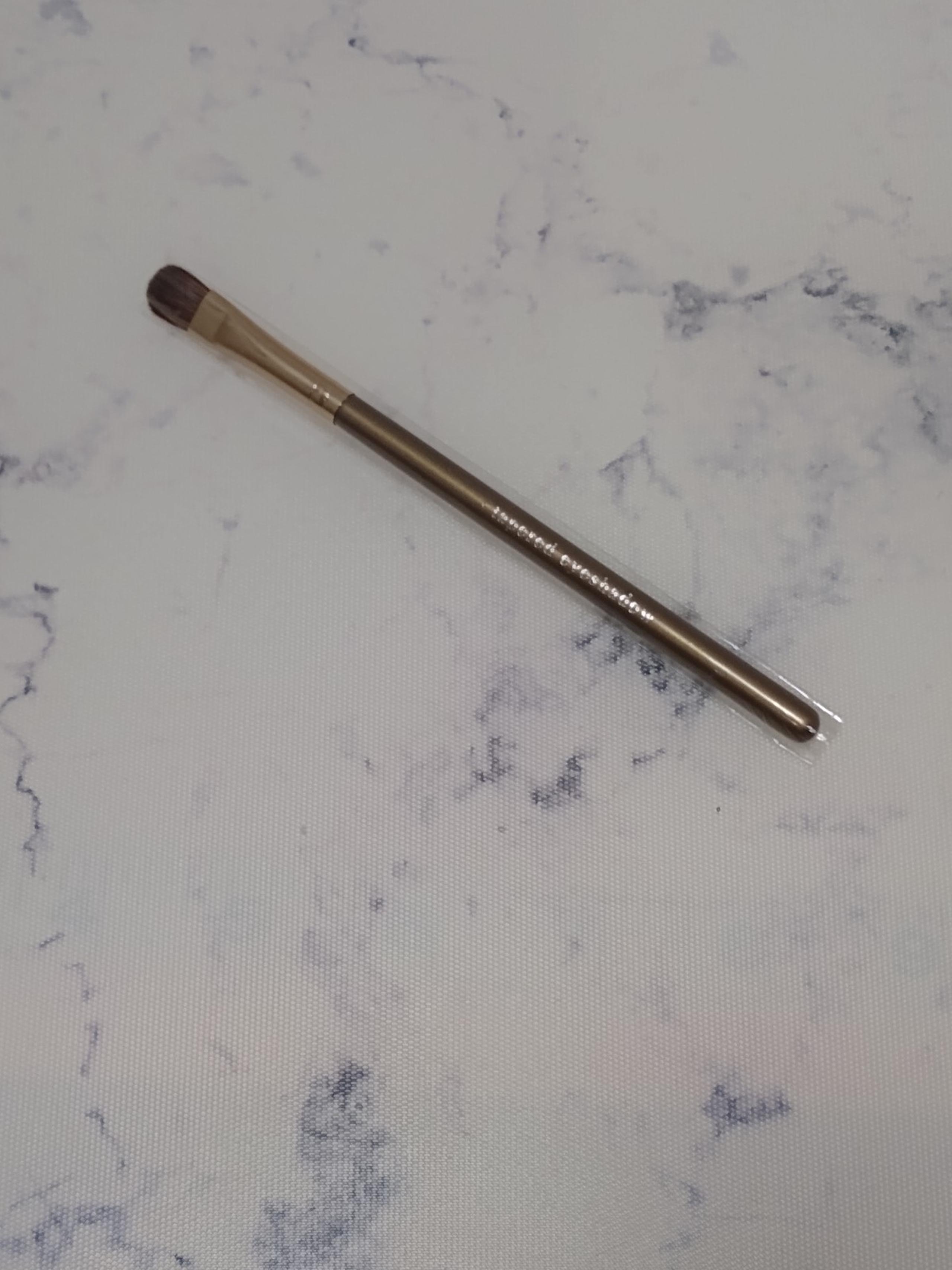 New Bare Esentuals Tapered Eyeshadow Brush Limited Edition