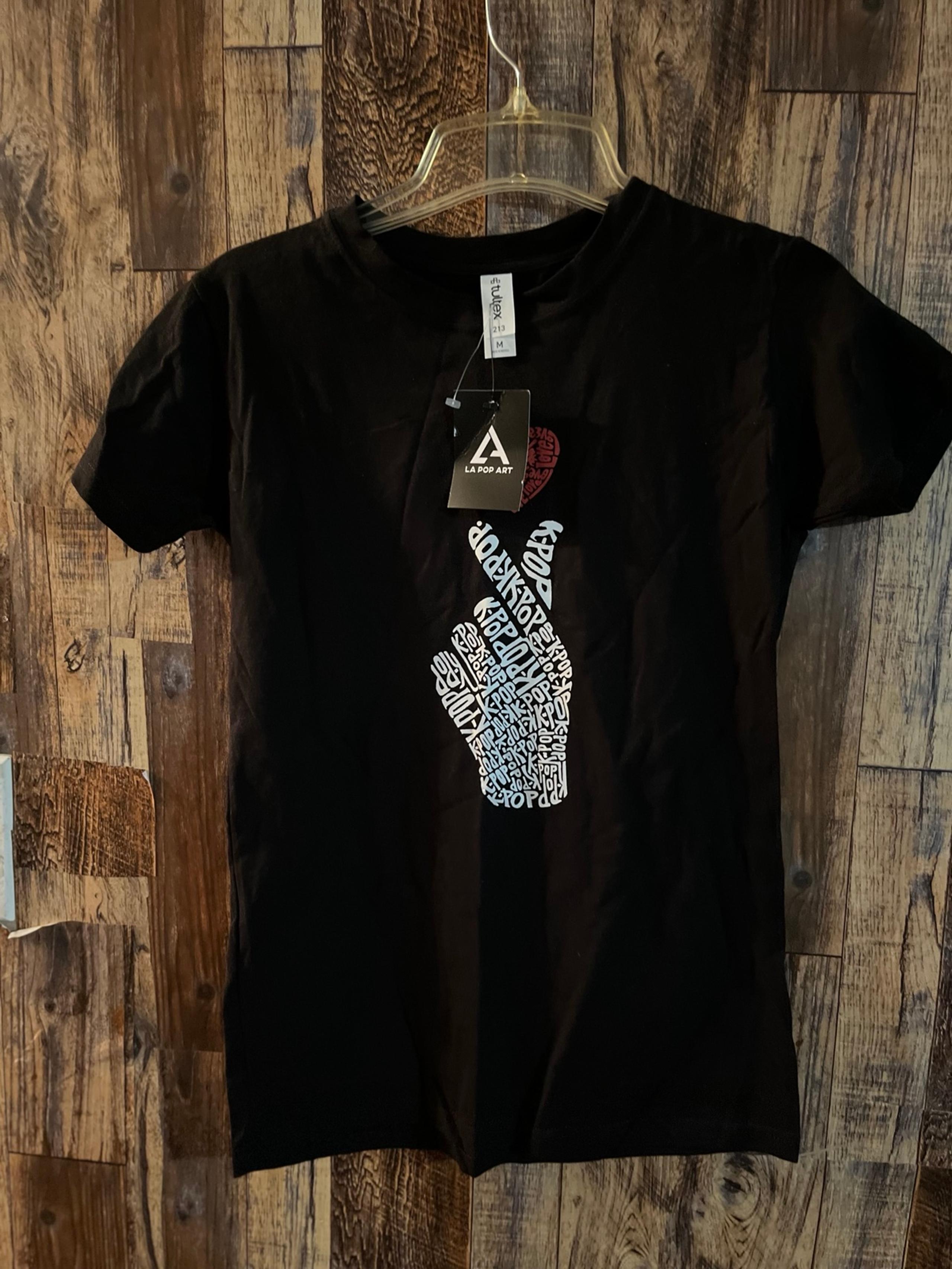 NWT LA  Pop Art women's short sleeve T-shirt black with a heart design size M