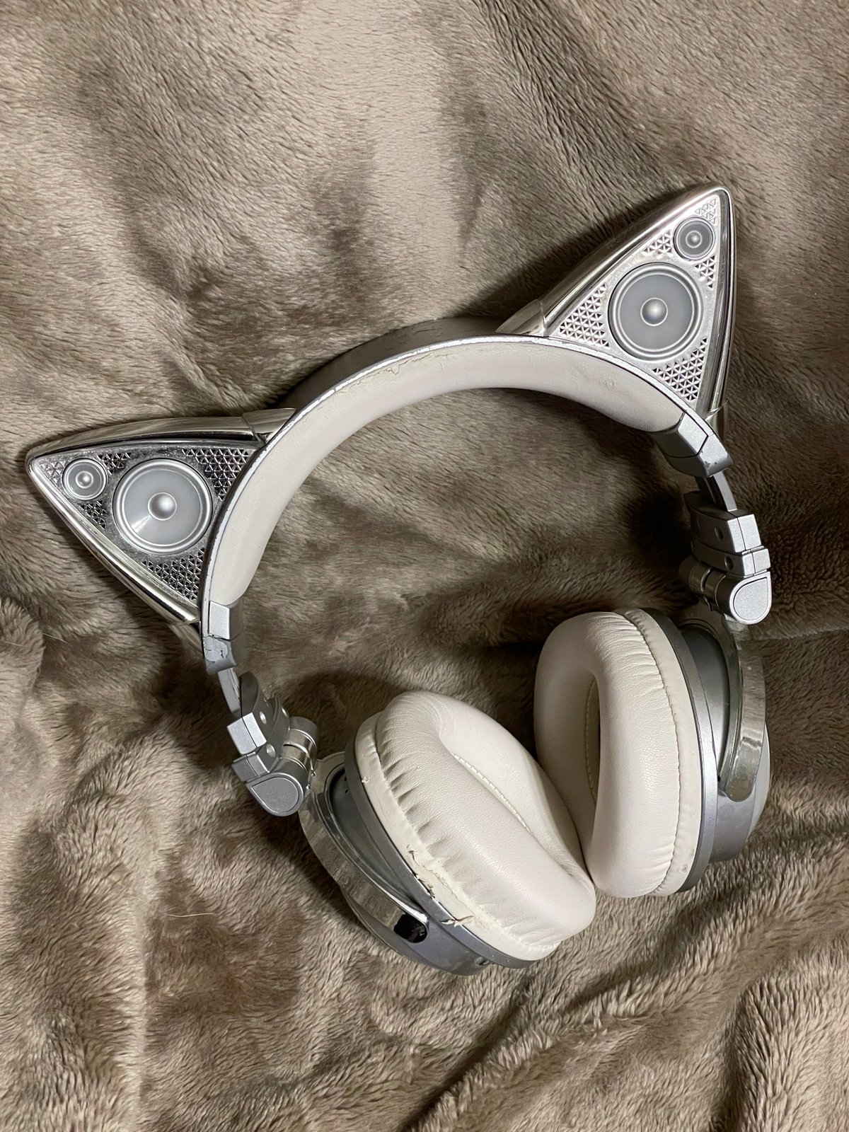 Brookstone Limited Ariana Grande Chrome Cat Ear Headphones Bluetooth WORKS
