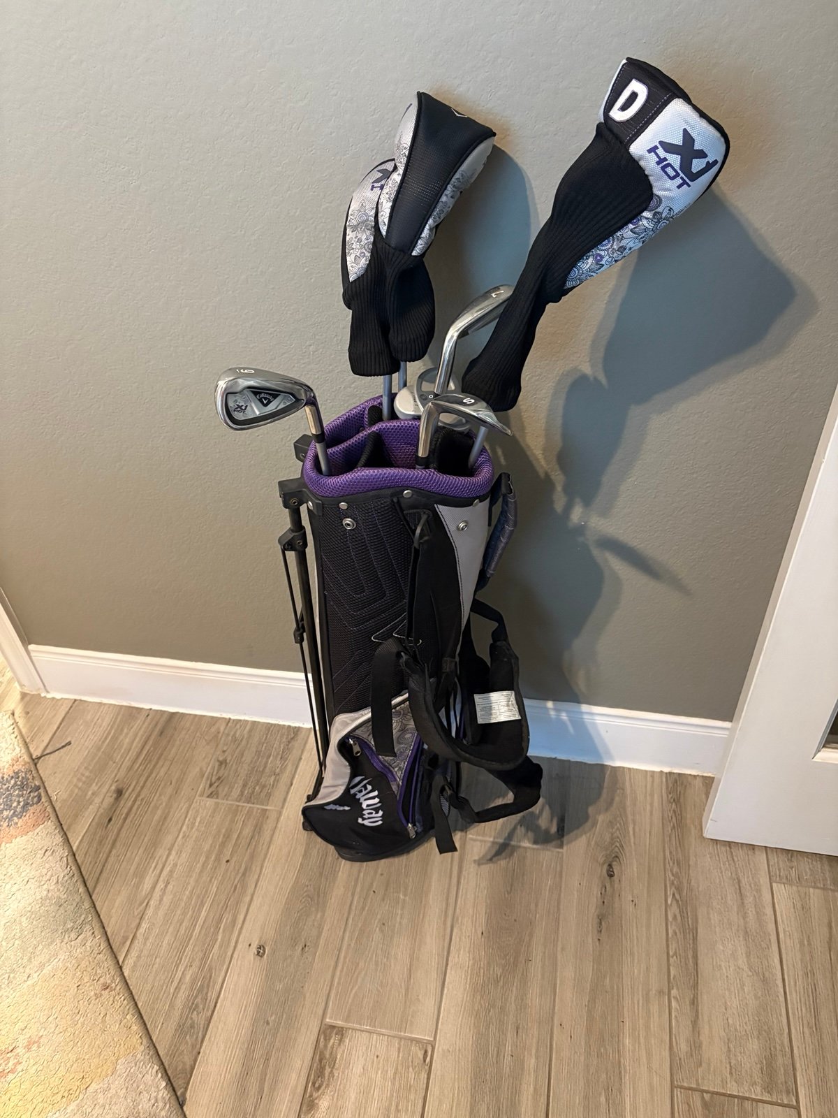 Callaway XJ Junior RH 7 club set Height 54”-61” with bag and Odyssey putter
