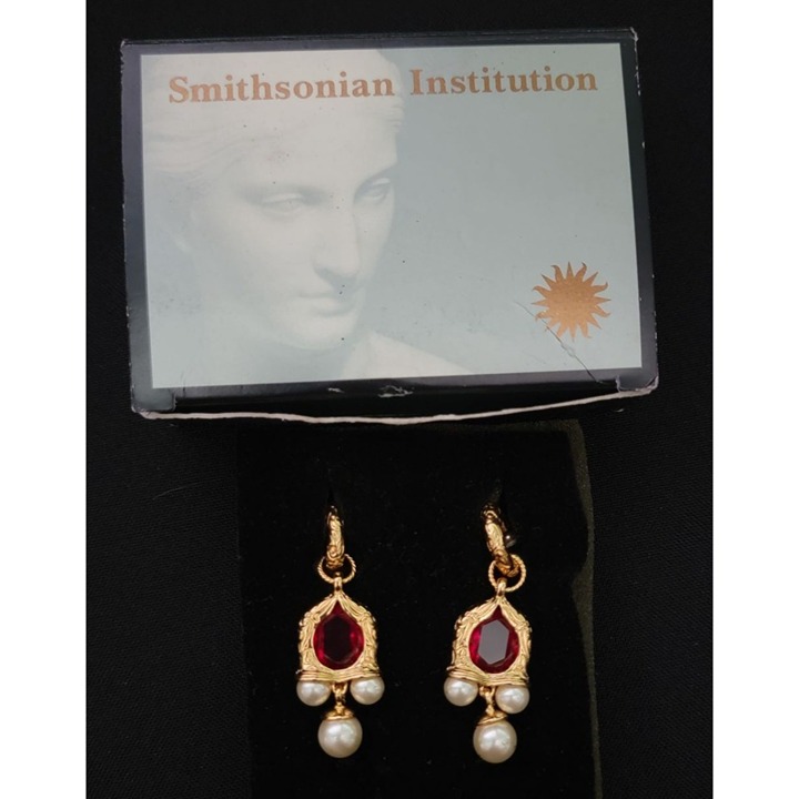 AVON Smithsonian Queen Elizabeth I Faux Pearls & Red Gem Pierced Earrings 1996