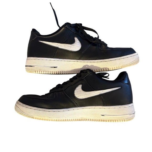 Nike Air Force 1 07 lv8 Cut out swoosh. Black/white. Size 8.5. Model CZ7377-001