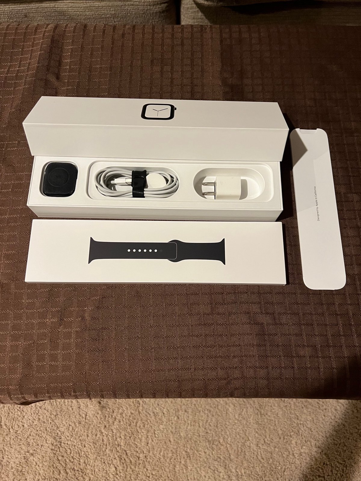 Apple watch series 4 complete boxing and accessories - space grey 40mm sport