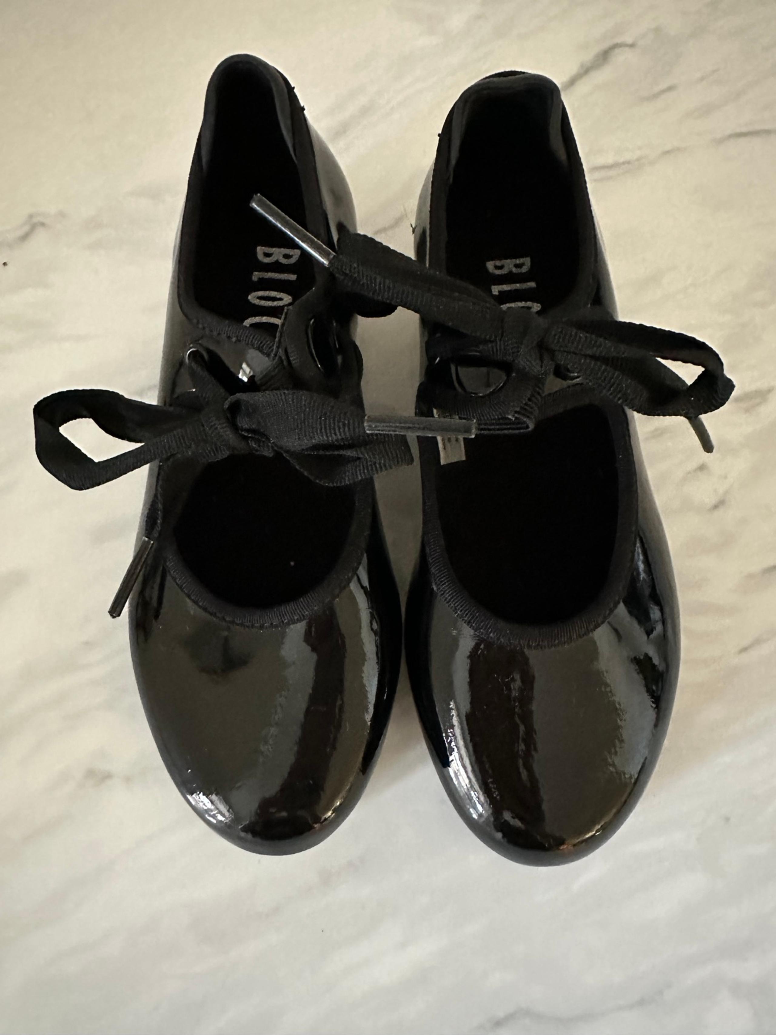 Girl’s Bloch tap shoes - New size 11