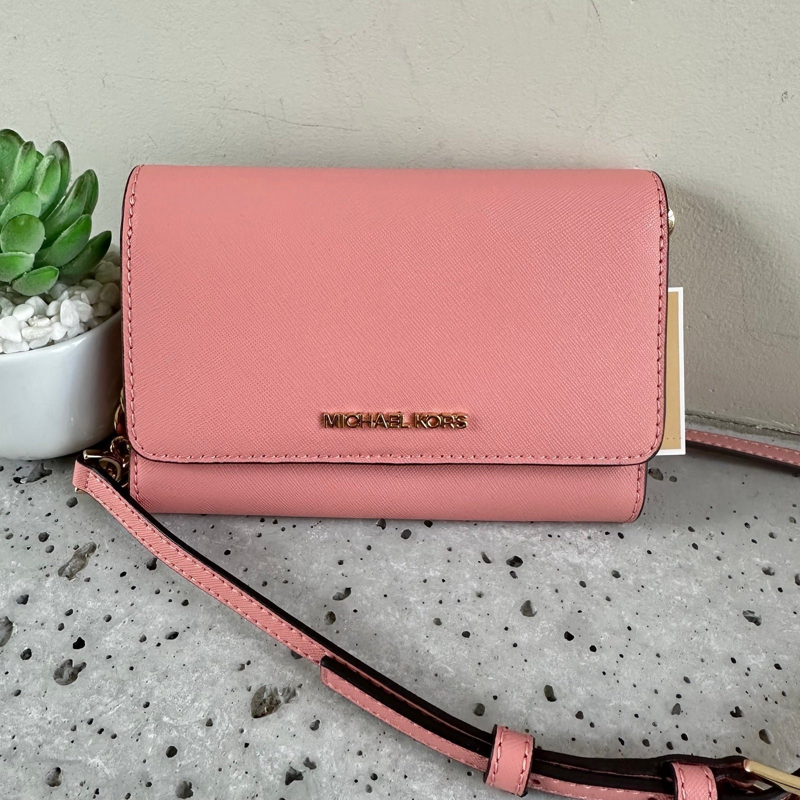 michael michael kors jet set travel saffiano leather smartphone crossbody