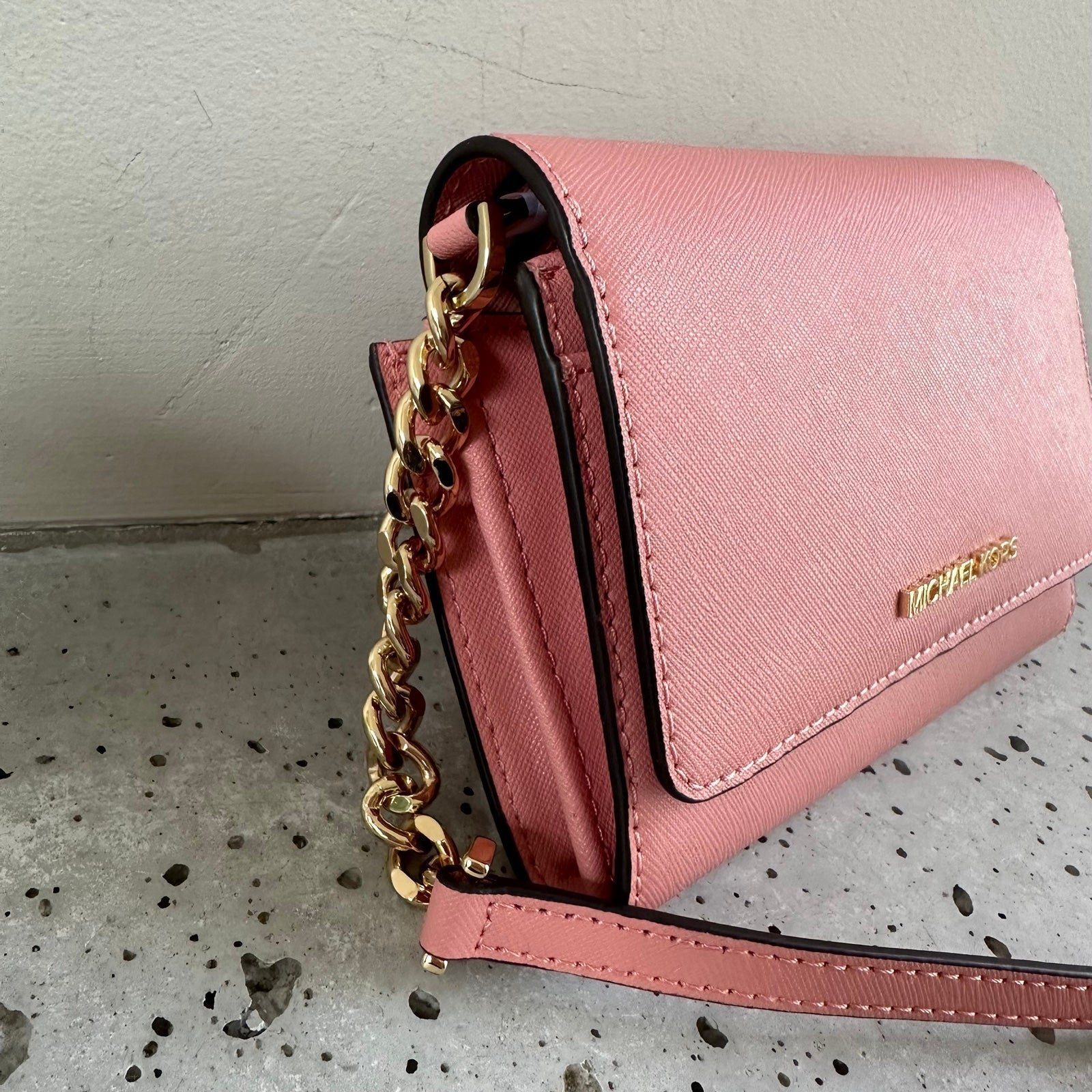 michael michael kors jet set travel saffiano leather smartphone crossbody