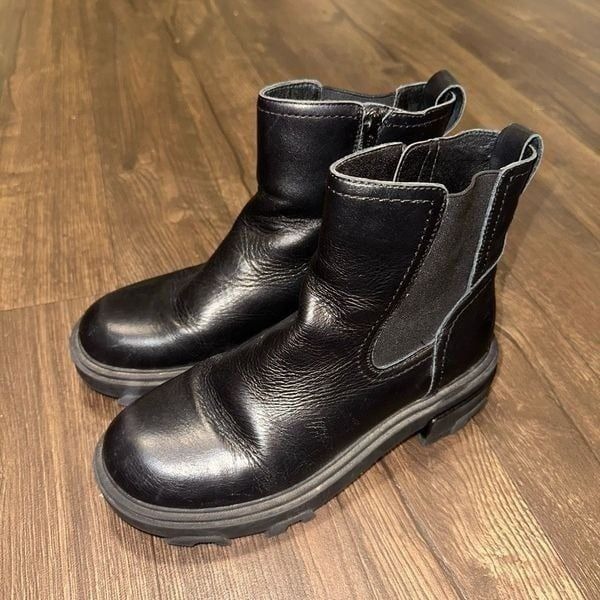 House of Harlow black lug sole motorcycle Righteous 8 boots