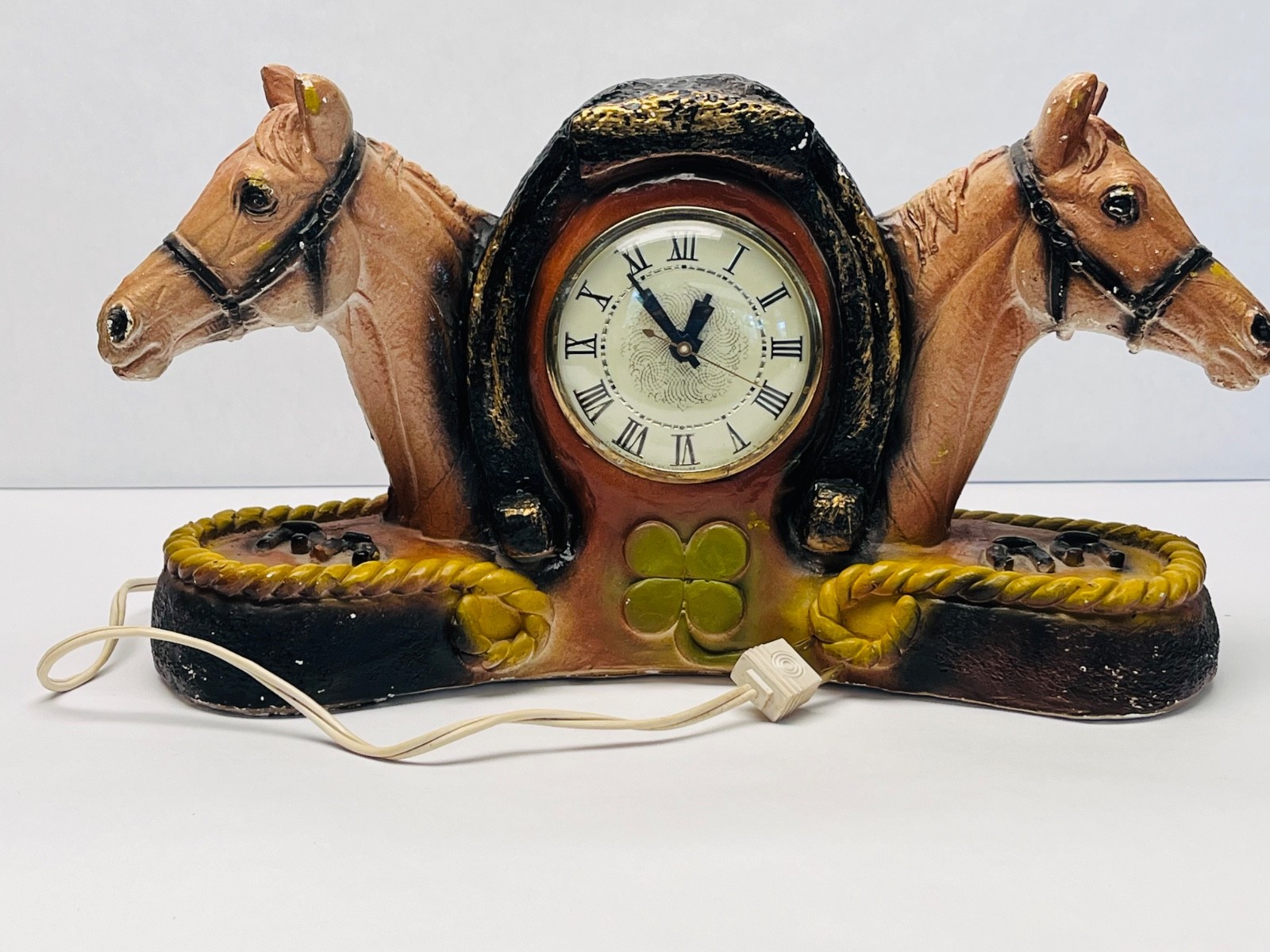 Vintage Chalkware 2 Horse Head Clock with Four Leaf Clover & Horse Shoe T64