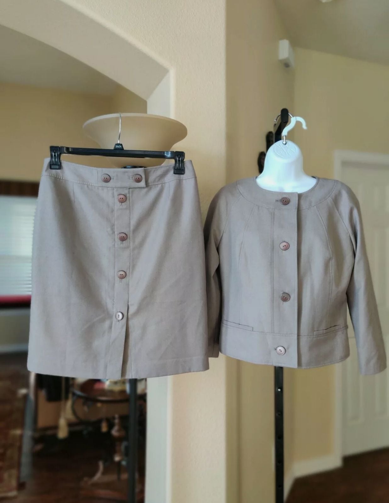 Isabel & Nina 2pc Gray Skirt Suit Size 6
