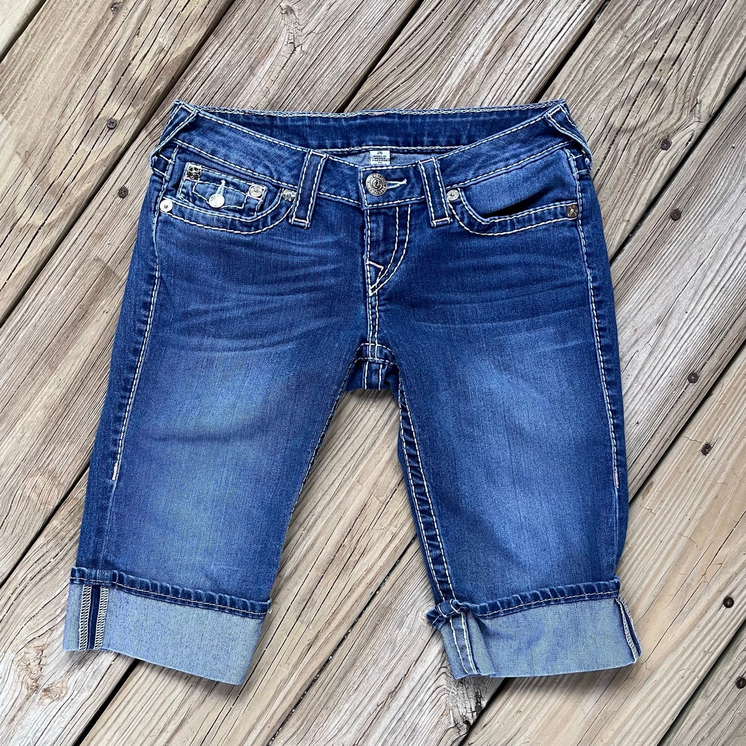 True Religion Women's Knee Length Short Rolled Cuffs Low Rise Denim Size 26
