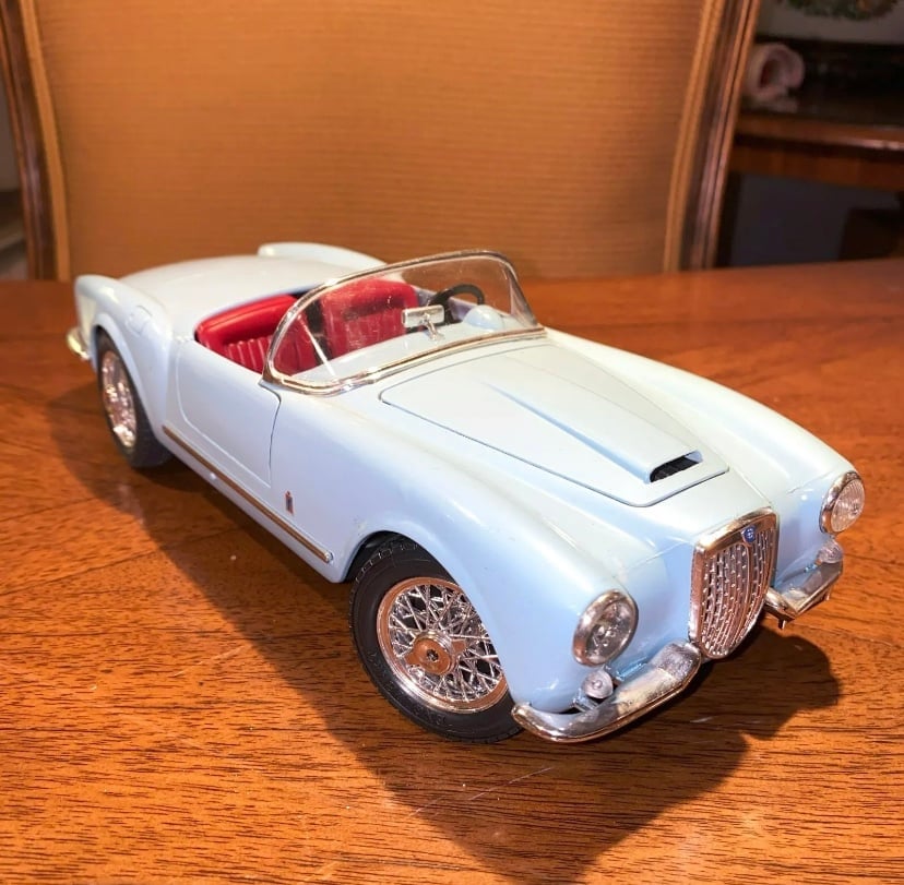 Bburago Burago 1/18 Lancia Aurelia B24 Spider 1955 CODE 3010