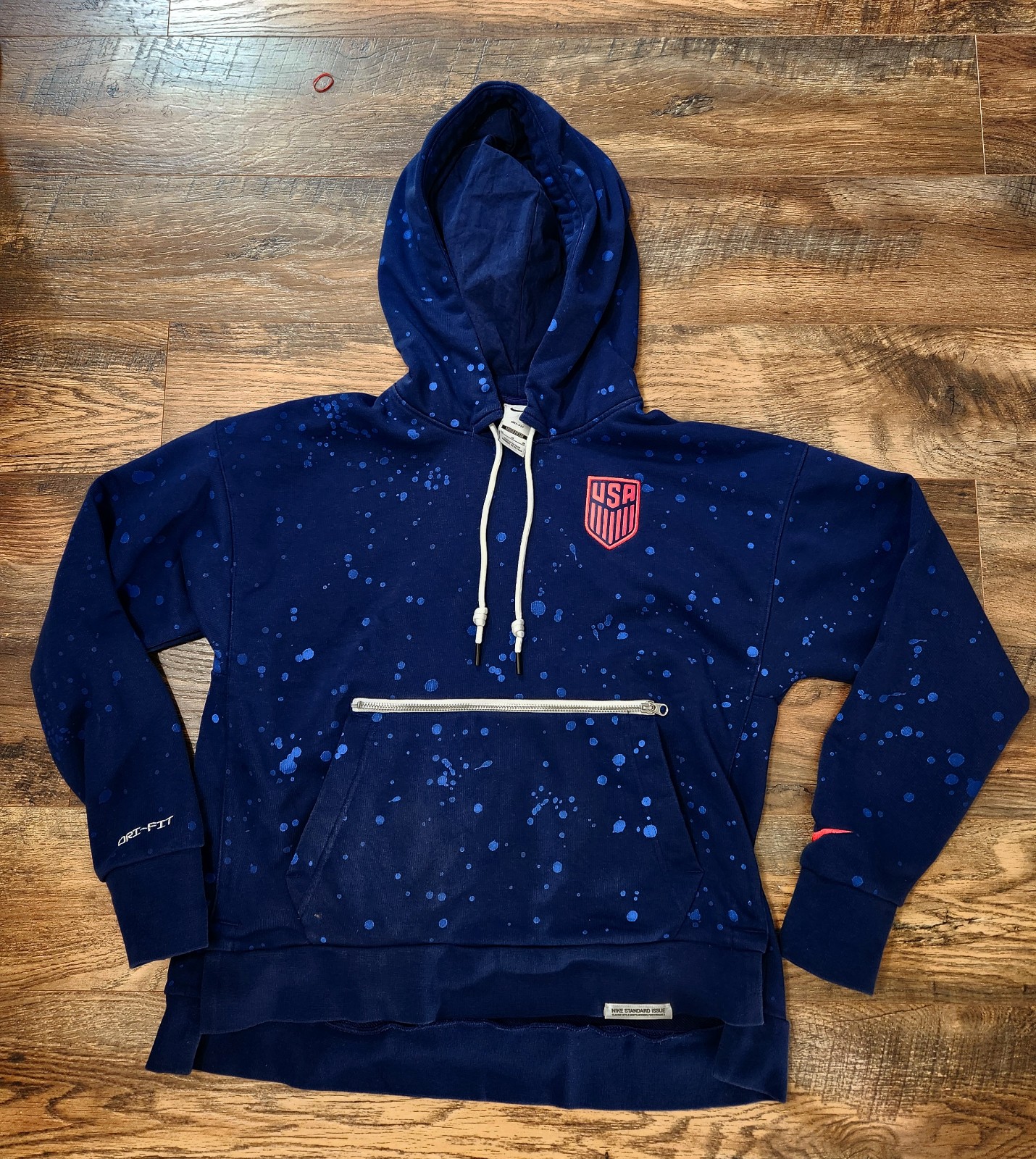 Nike woman's hoodie size MEDIUM