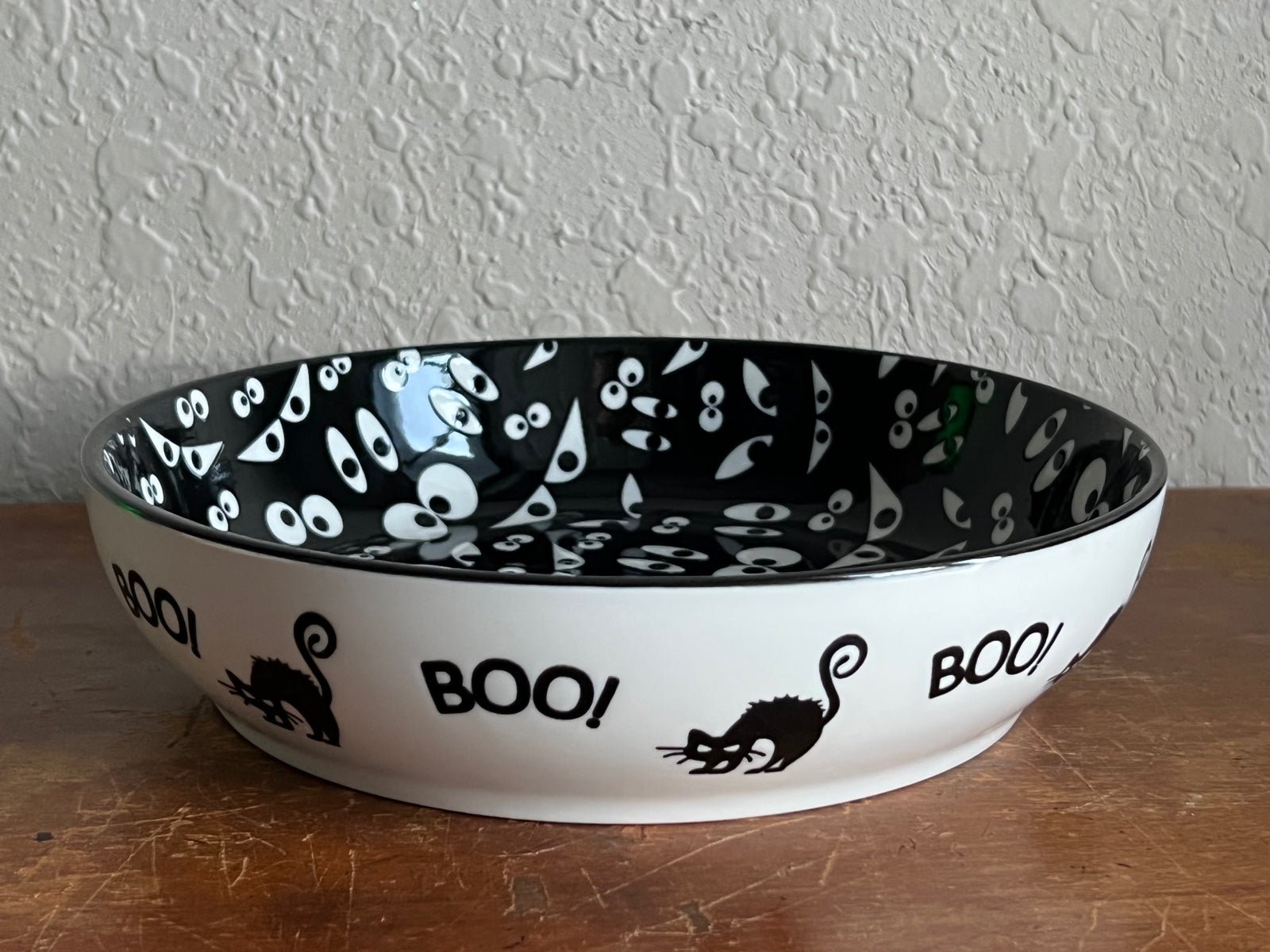 Black scaredy-cat Boo! Eyes bowl dish