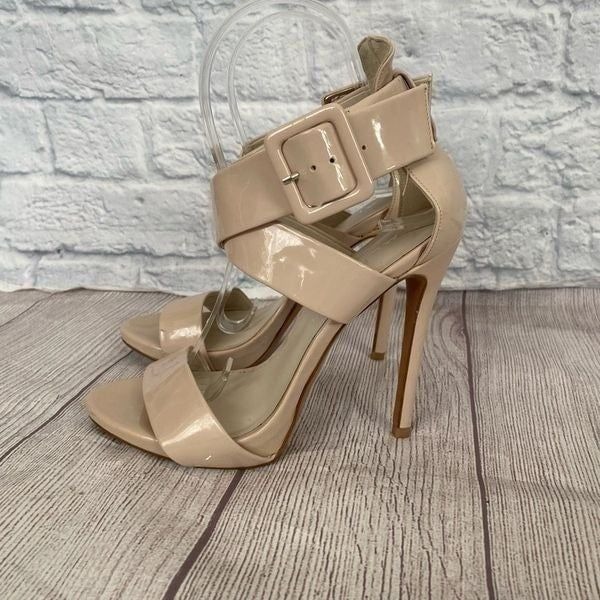 Aldo women 6 patent leather open toe wide strap buckle heels beige