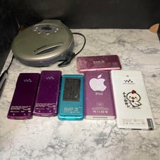 Walkman & Apple iPod Set, Junk Item