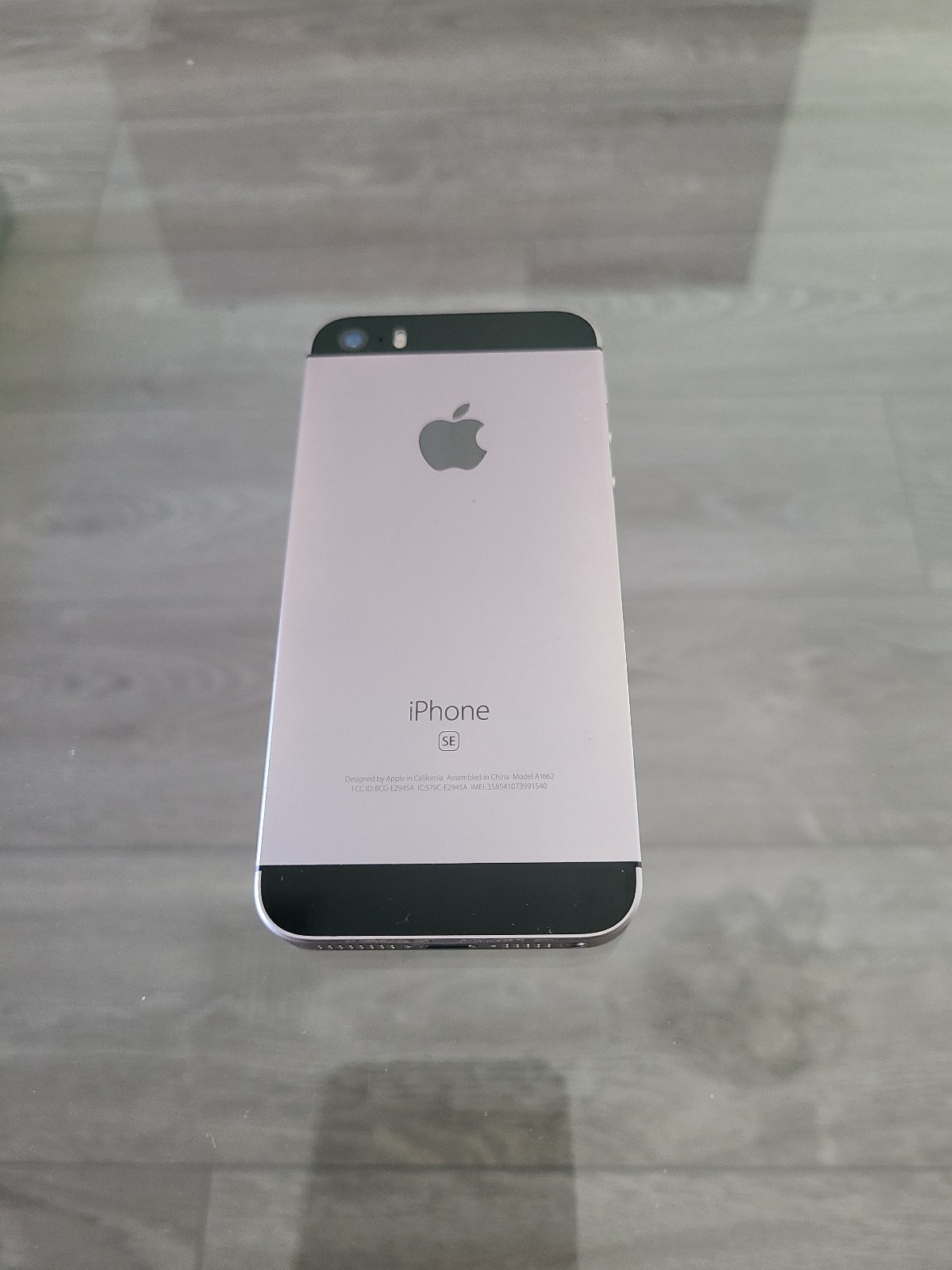 Unlocked Apple iPhone SE 1st Generation 32GB Space Grey