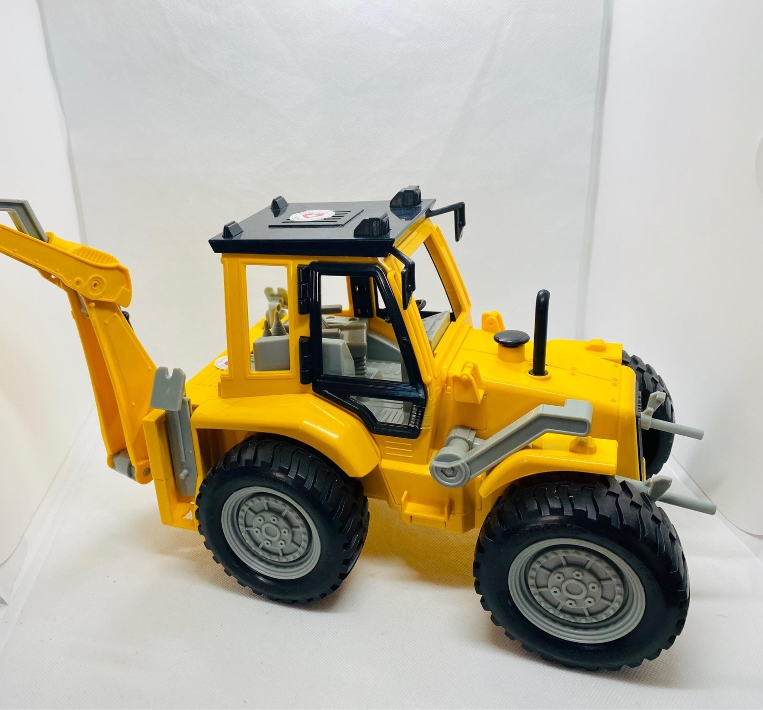 Driven tow Construction vehicle toy