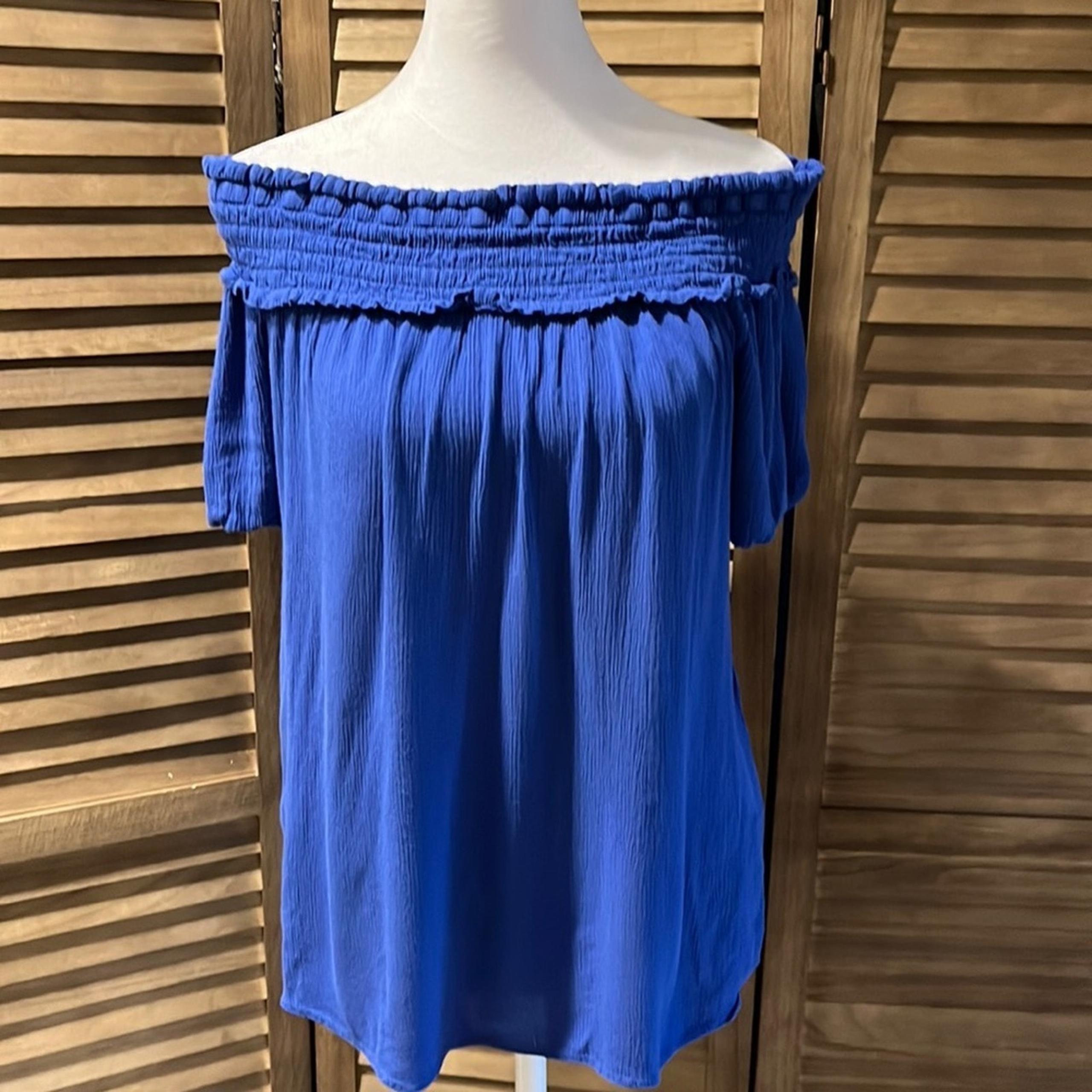 Saks Fifth Avenue Flowy blouse