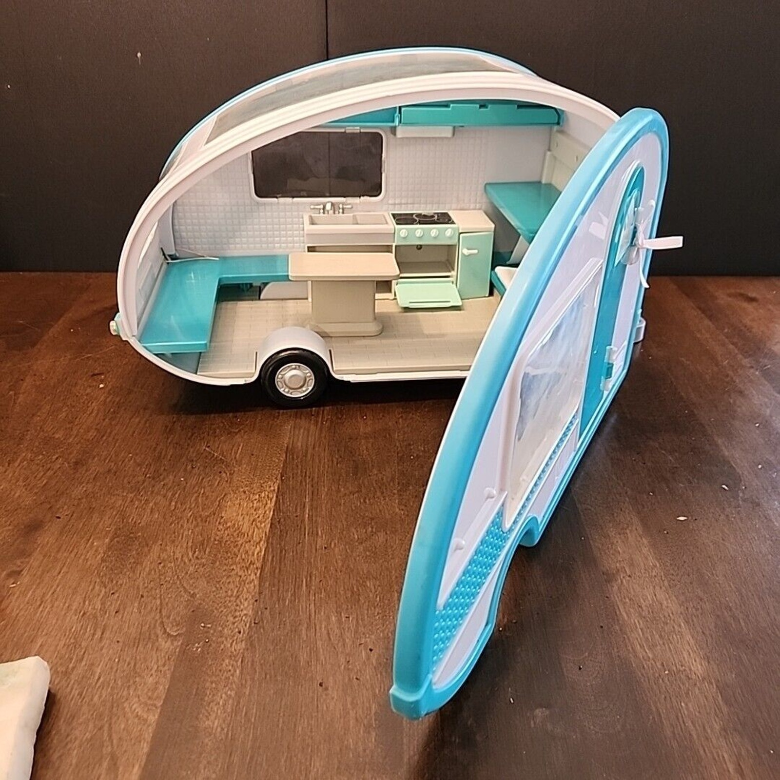 Our Generation Lori Teardrop TAB Green Camper Glamper Rv Trailer For 6 Dolls