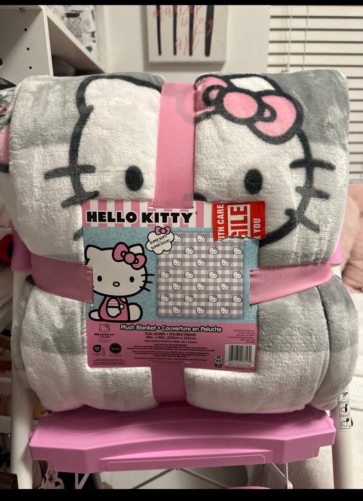 Hello Kitty Plaid Full/Queen Blanket