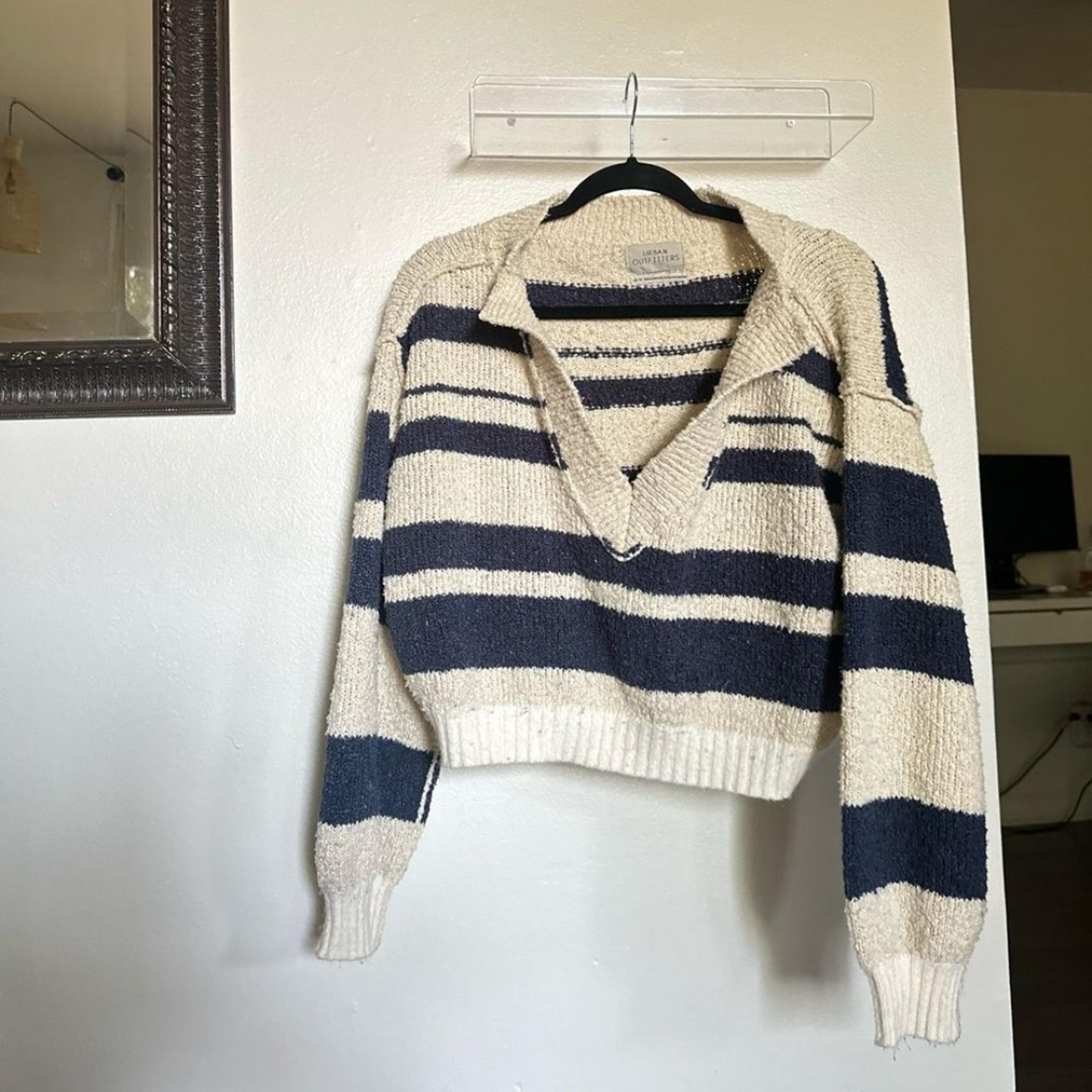 Urban Outfitters Slouchy V Neck Sweater Women's XS Beige & Navy Blue Pullover