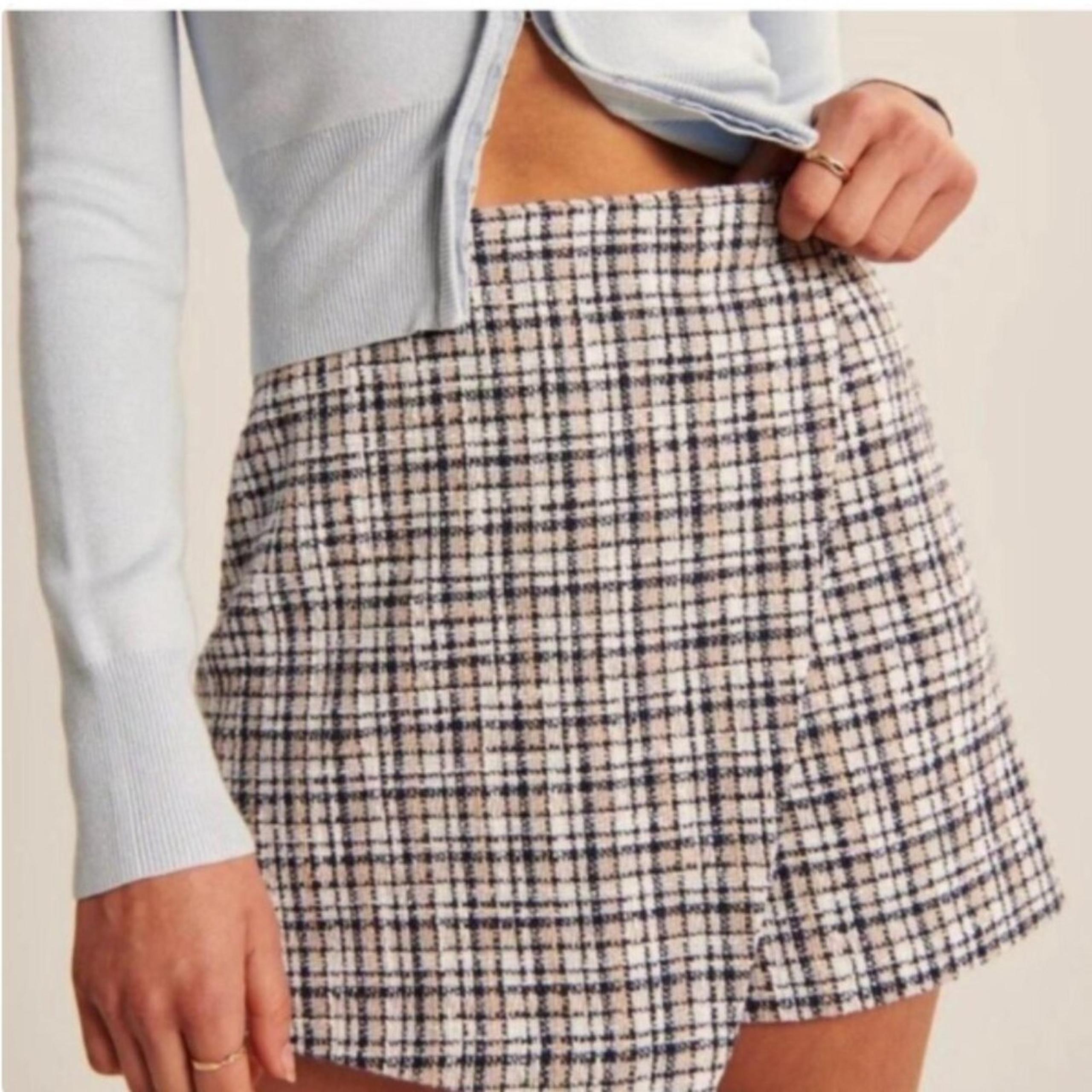 Abercrombie & Fitch Asymmetrical Plaid Skort Blue, White & Cream M