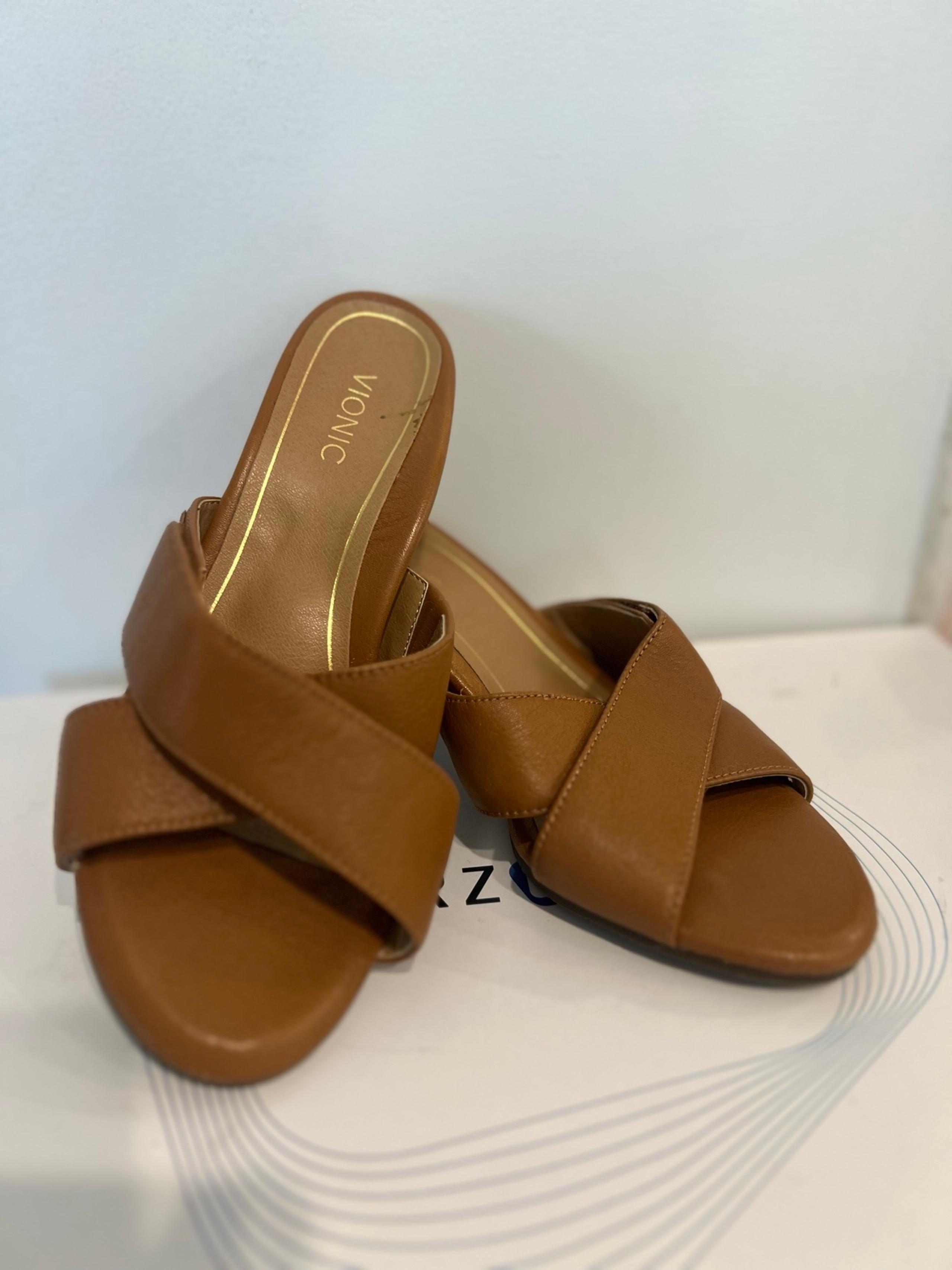 Vionic Womens Brown Leather Sandals Block Heel Slip On Criss Cross Straps sz 7