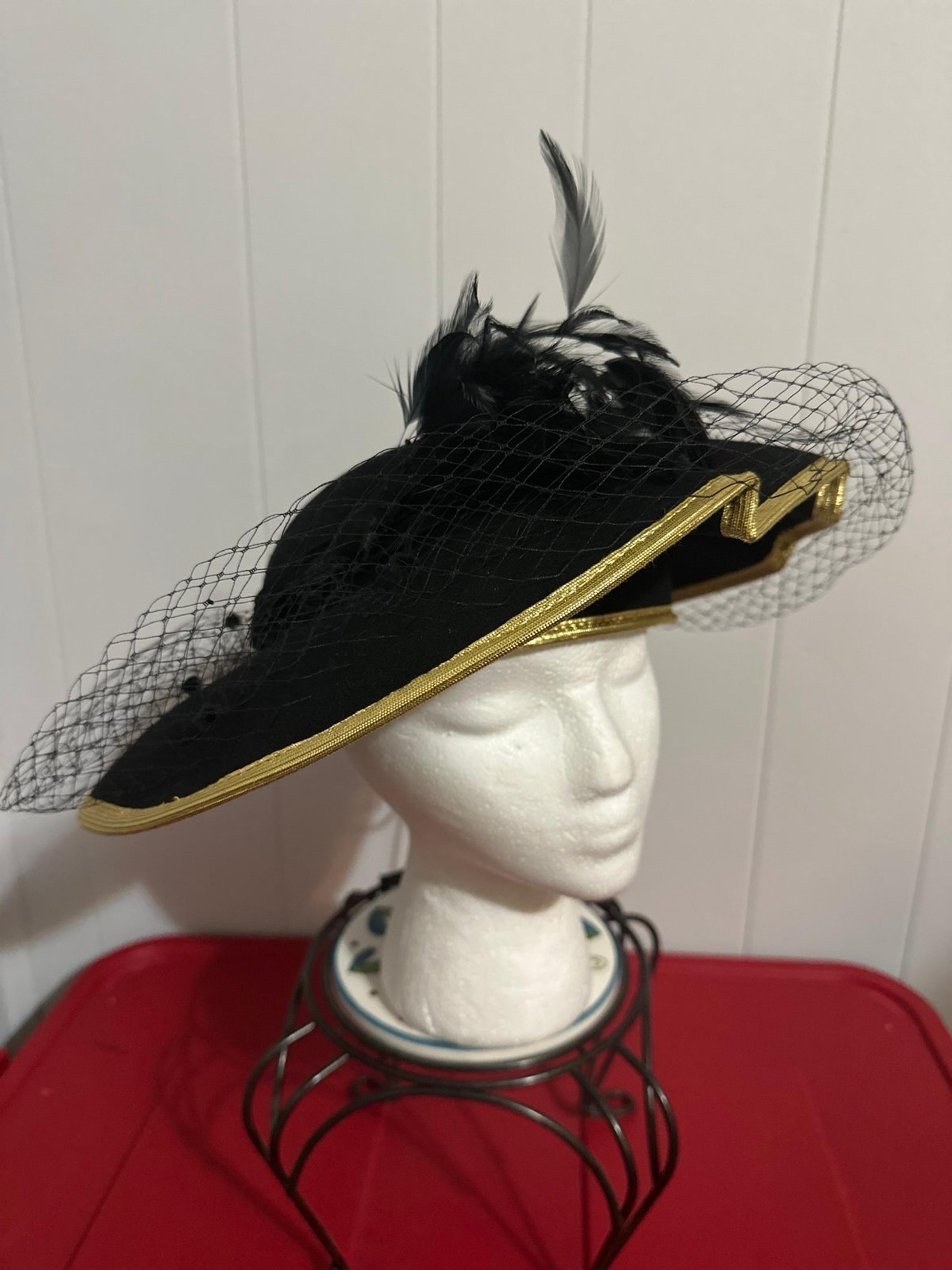 Vintage Doris Black & Gold Felt Hat w/BEAUTIFUL Veil & Feather Accent