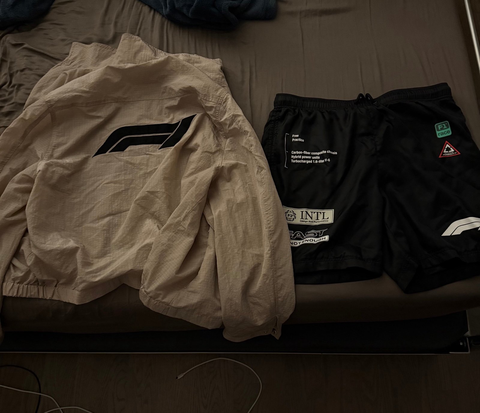 LIMITED F1 Zip up and shorts