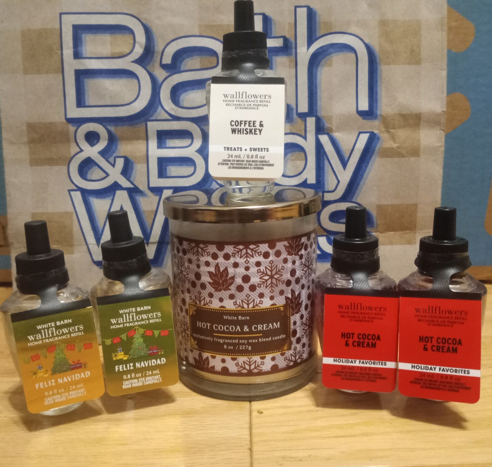 Bath & Body Works Coffee & Whiskey Feliz Navidad Hot Cocoa & Cream Wallflowers
