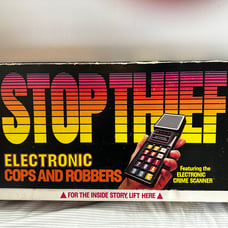 1979 Parker Brothers STOP THIEF Electronic Cops and Robbers Board Game
