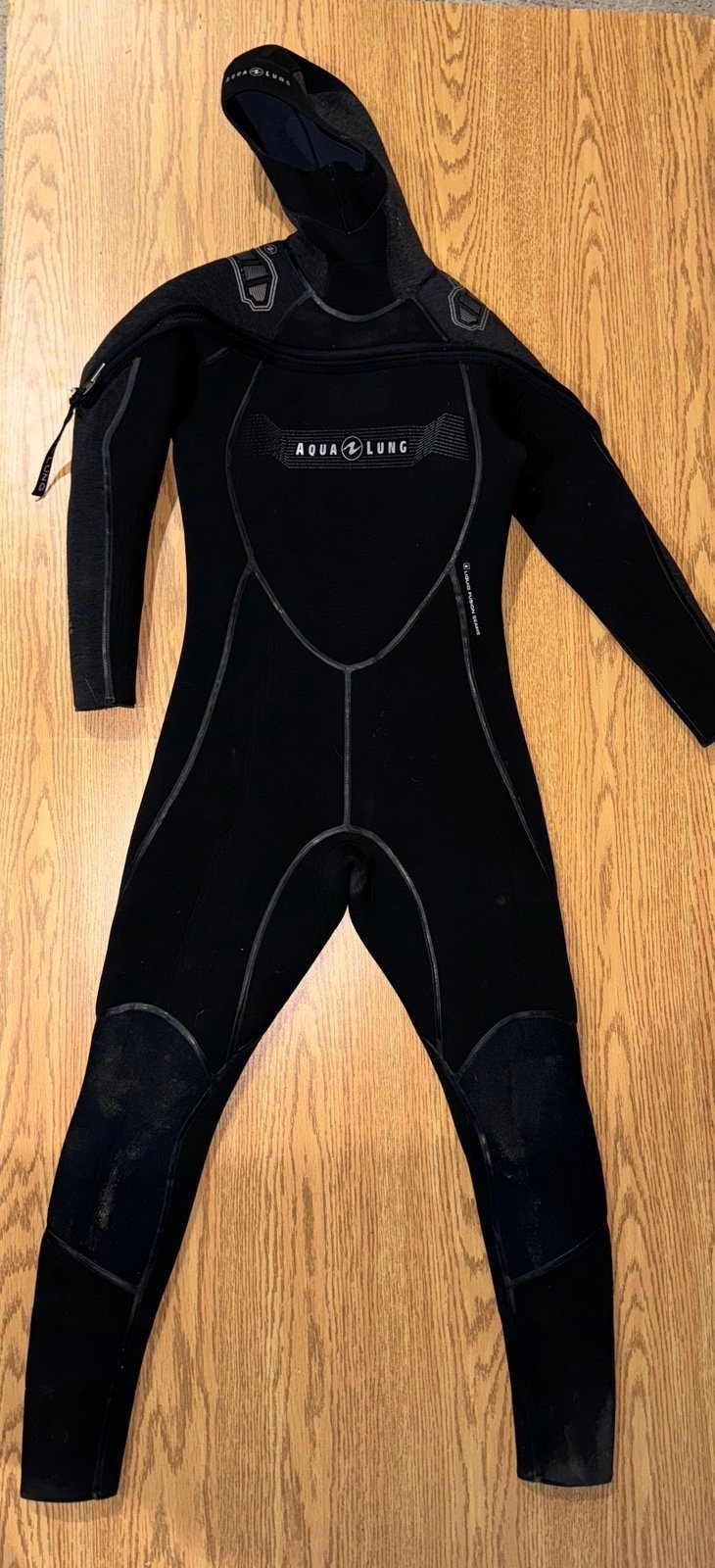 aqualung wet suit